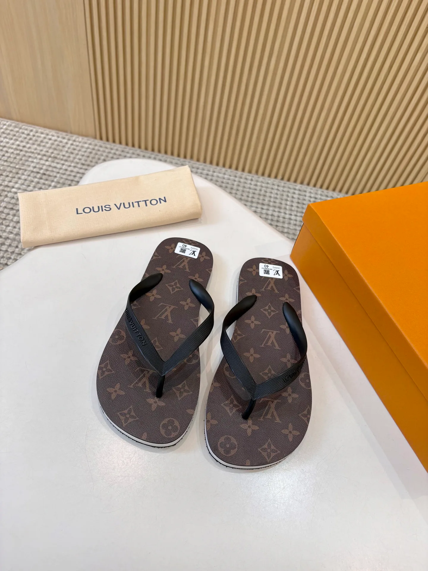 Шлепанцы Женские Louis Vuitton 18025534