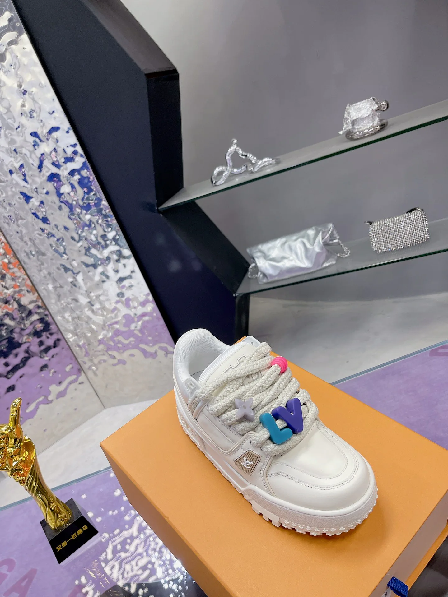 Кроссовки Женские Louis Vuitton 276135