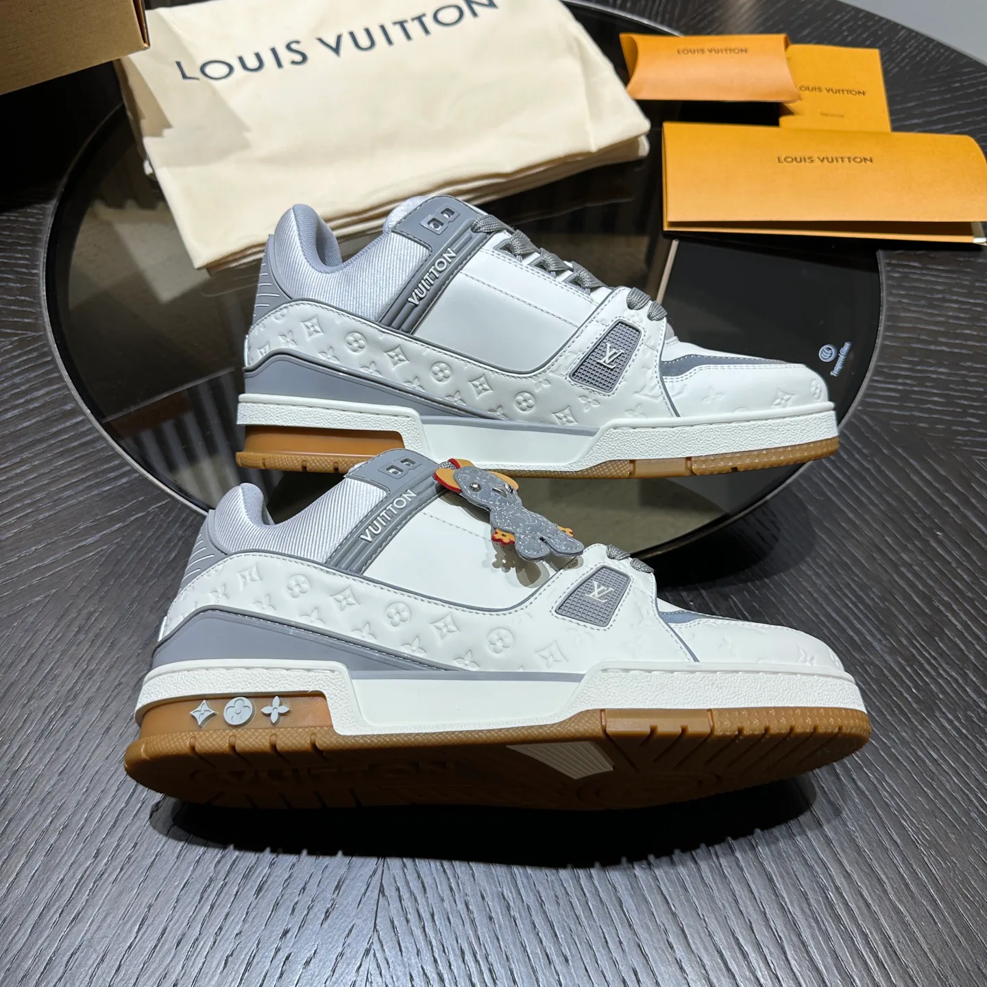 Кроссовки Женские Louis Vuitton 18693937