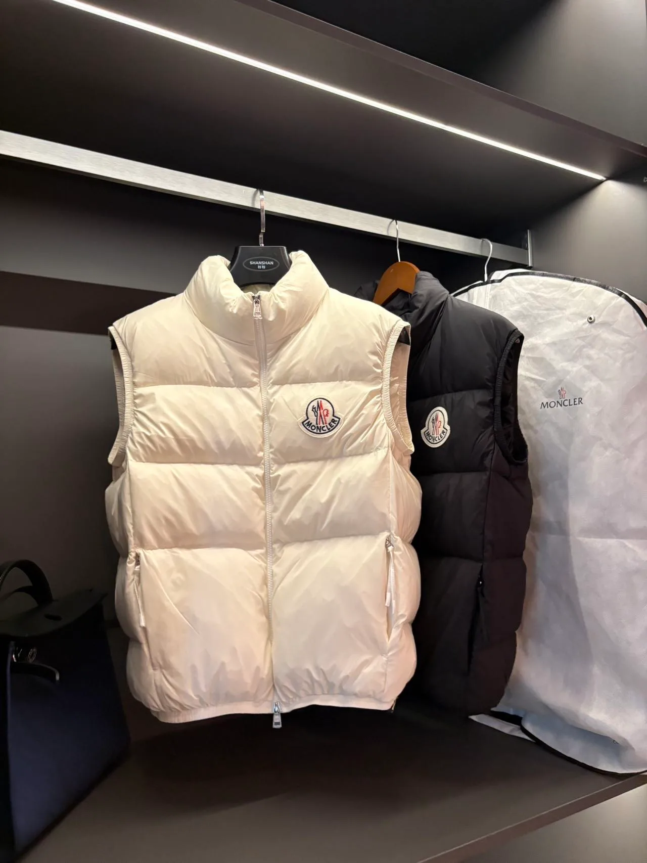 Жилеты Женские Moncler 17942216