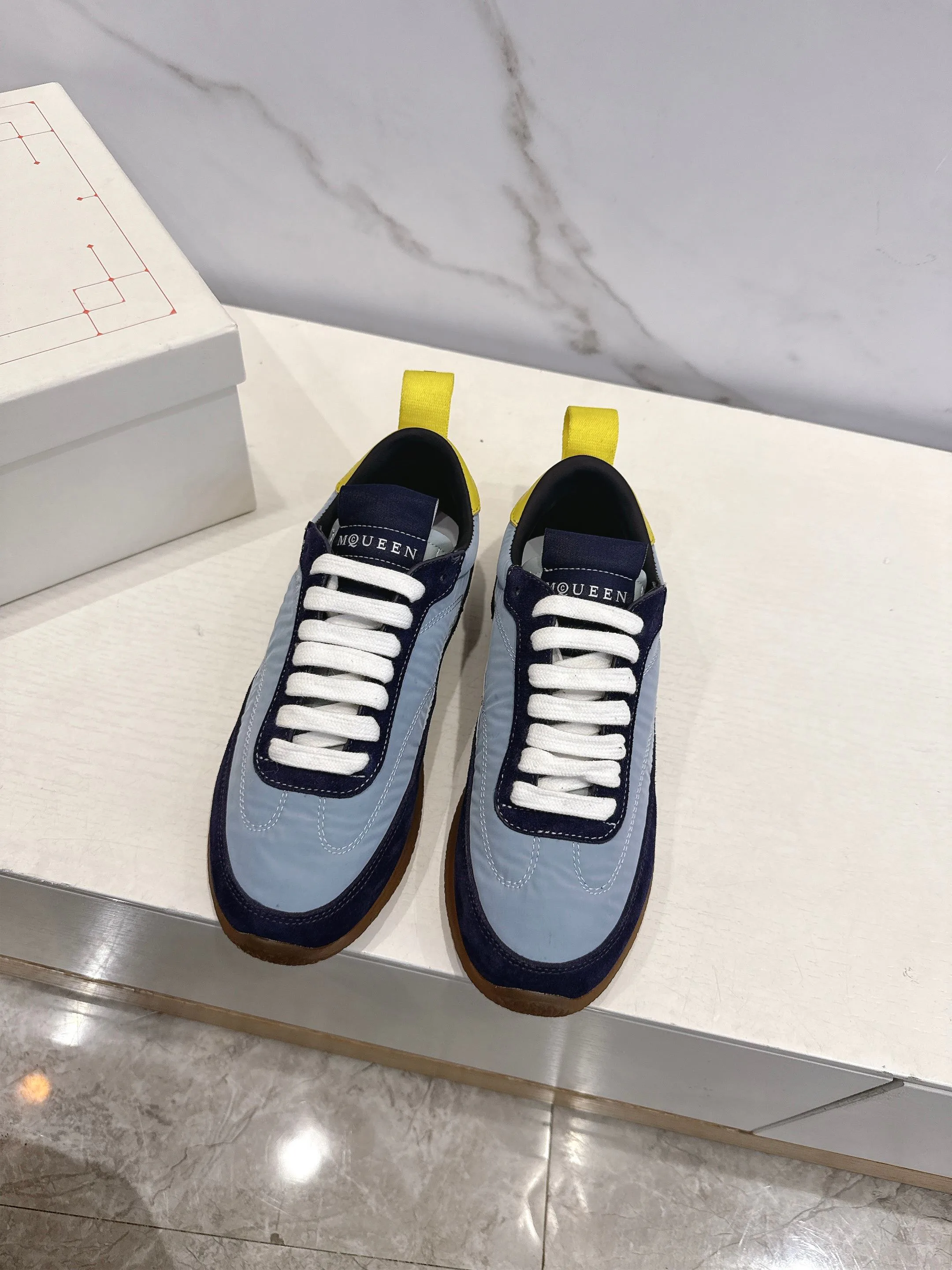 Кроссовки Женские Alexander Mcqueen 841758