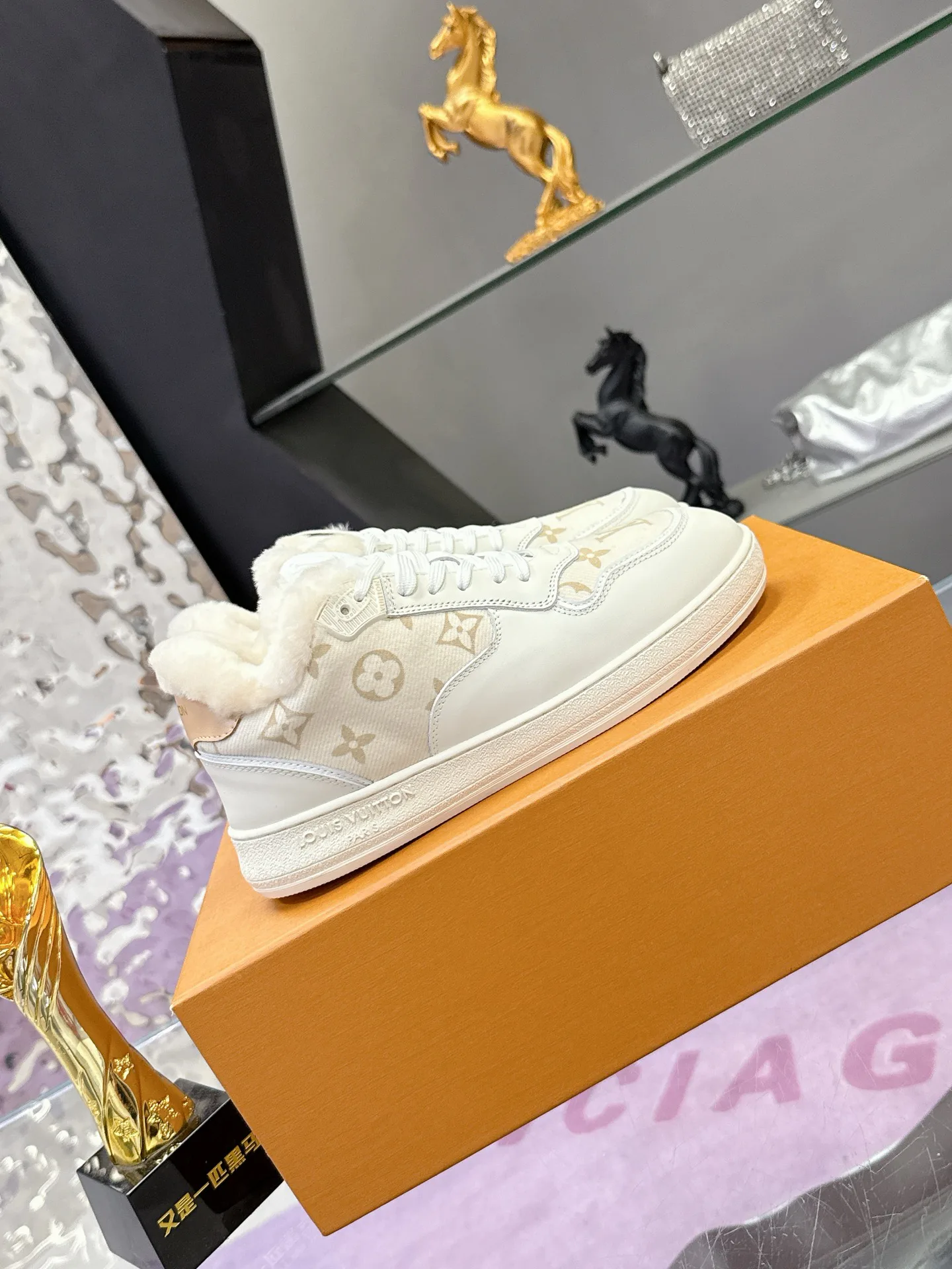 Кроссовки Женские Louis Vuitton 379399