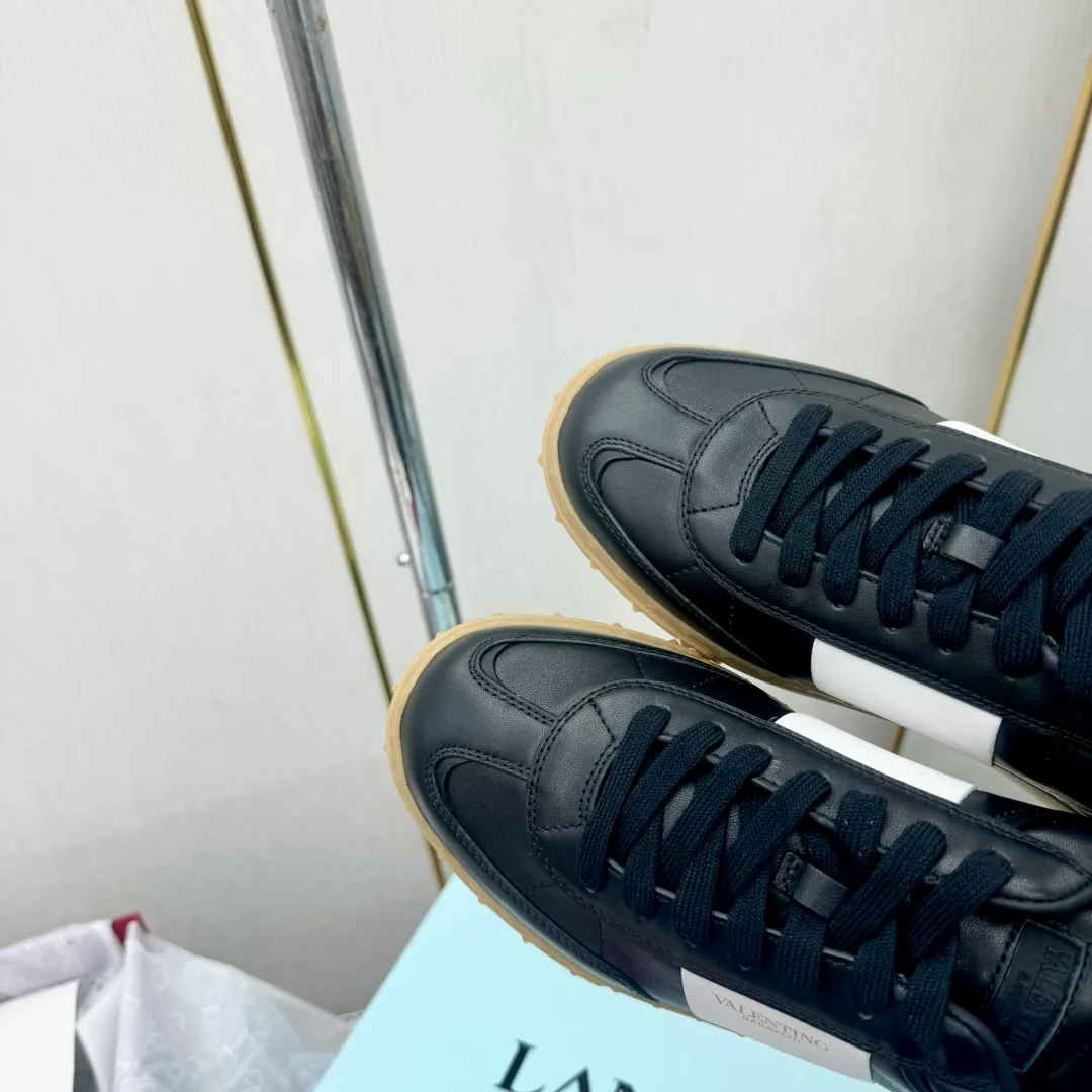 Кроссовки Женские Valentino 17955033