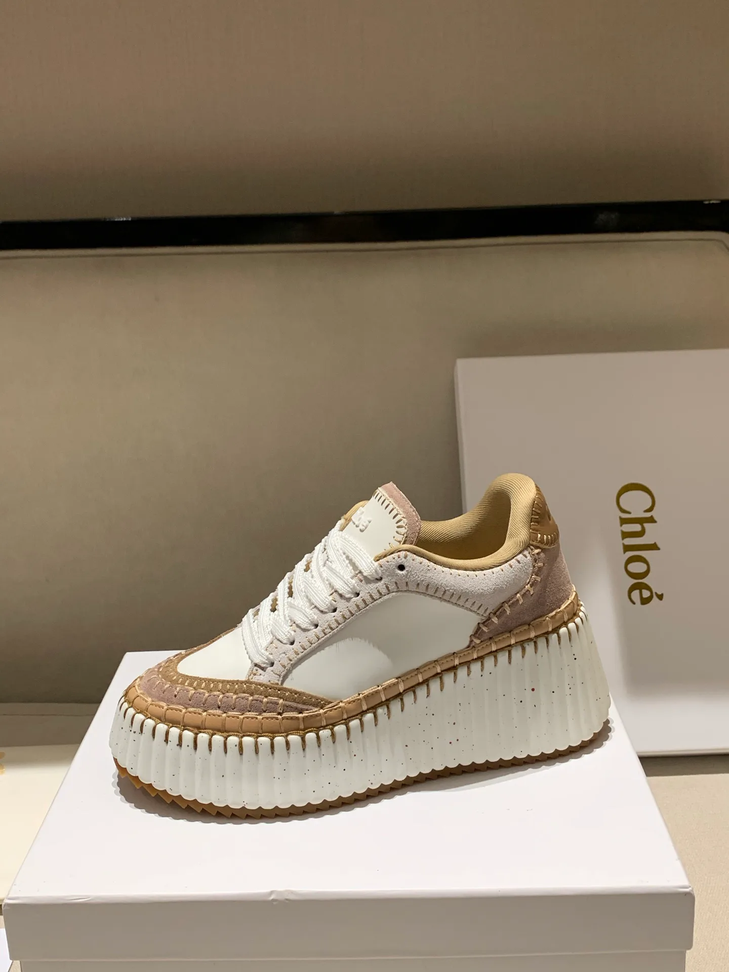 Кроссовки Женские Chloe 19240428