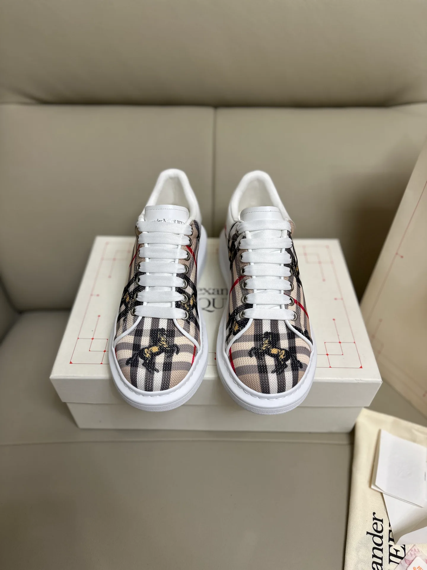 Кроссовки Женские Alexander Mcqueen 18616719