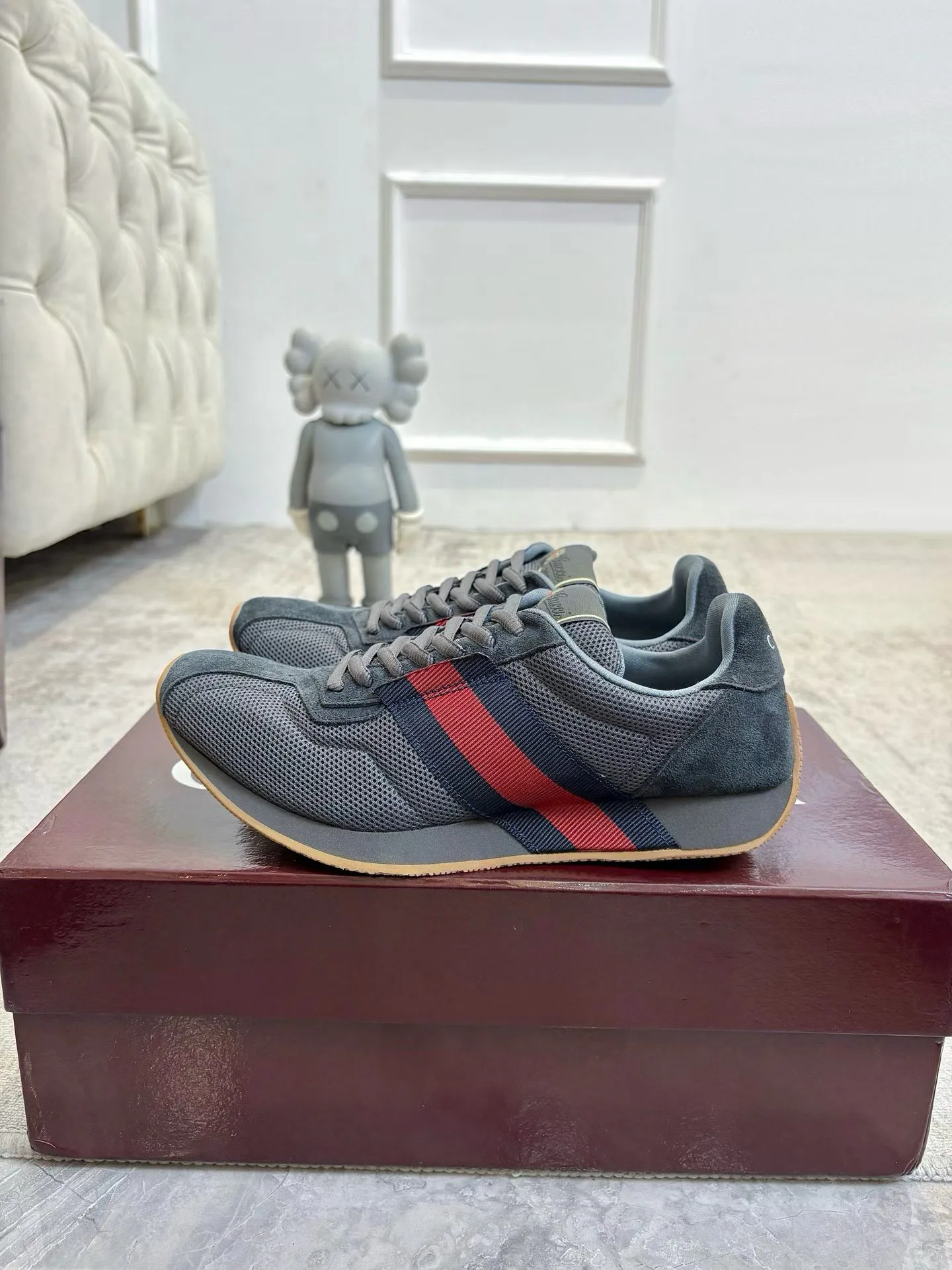 Кроссовки Женские Gucci 18466239