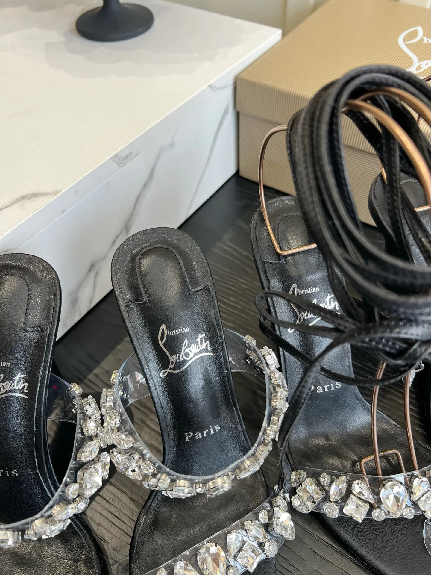 Босоножки Женские Christian Louboutin 18614264