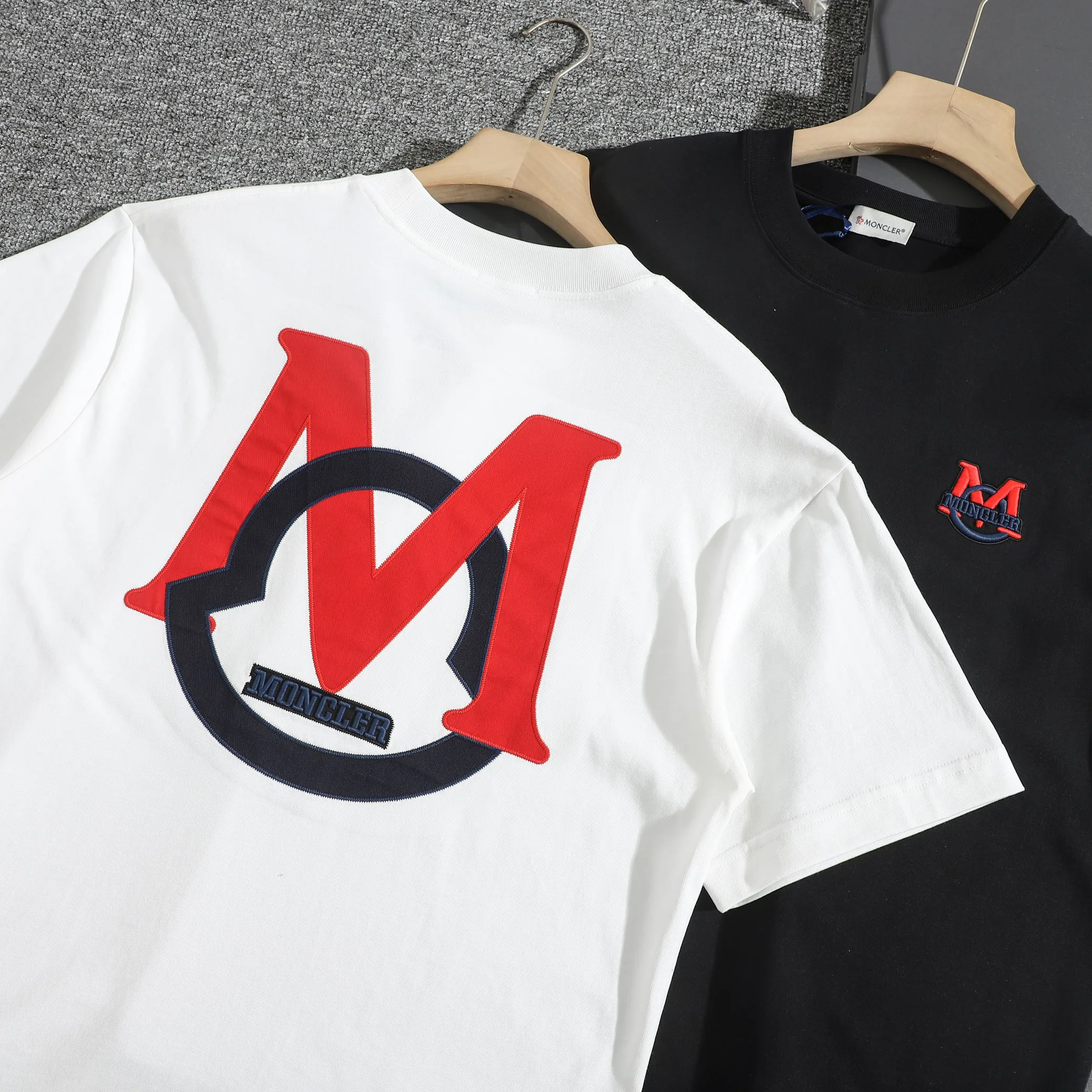 Футболки Женские Moncler 10542460