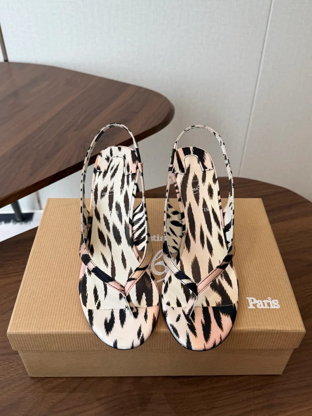 Босоножки Женские Christian Louboutin 18953295