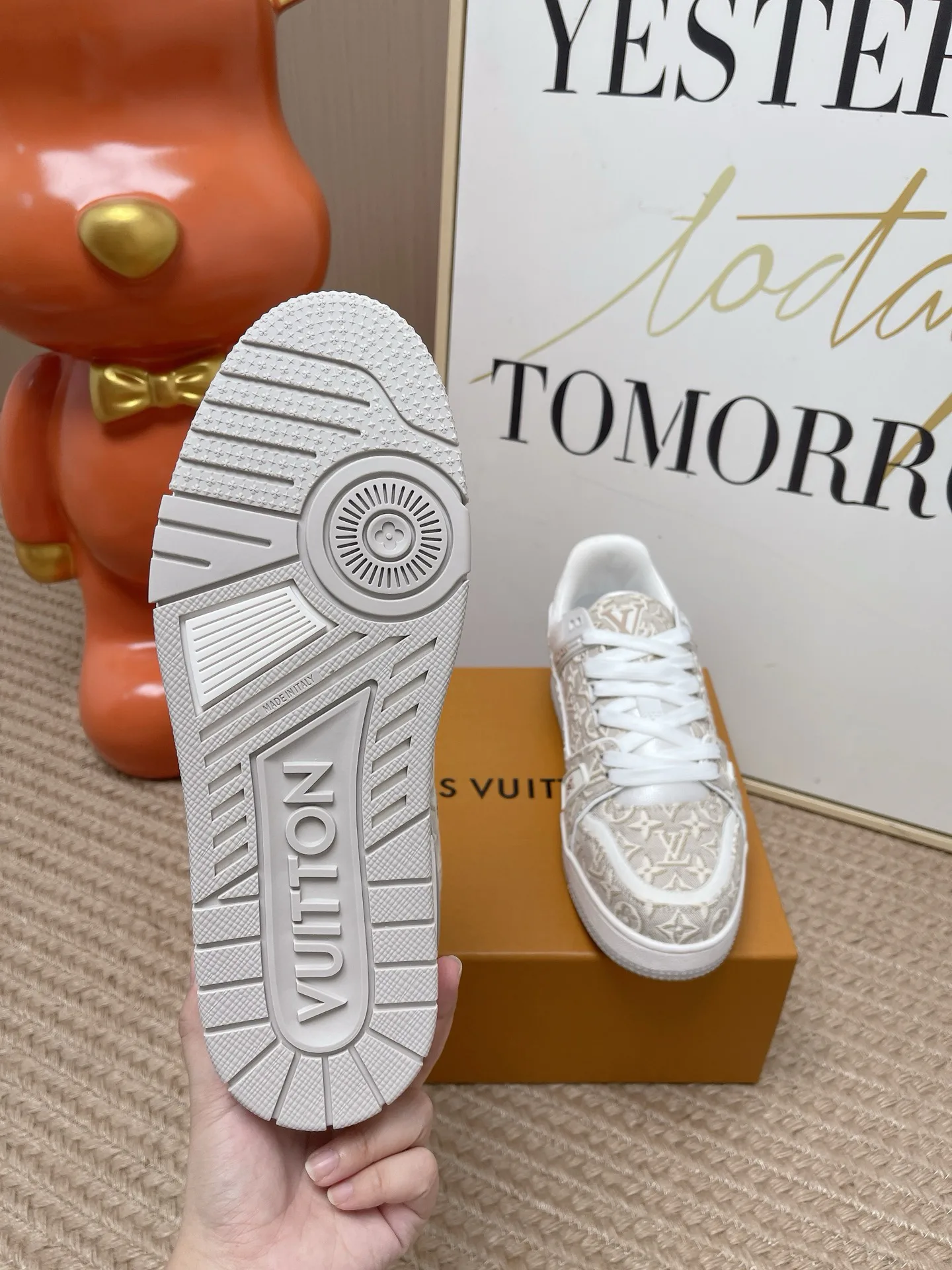 Кроссовки Женские Louis Vuitton 18810902
