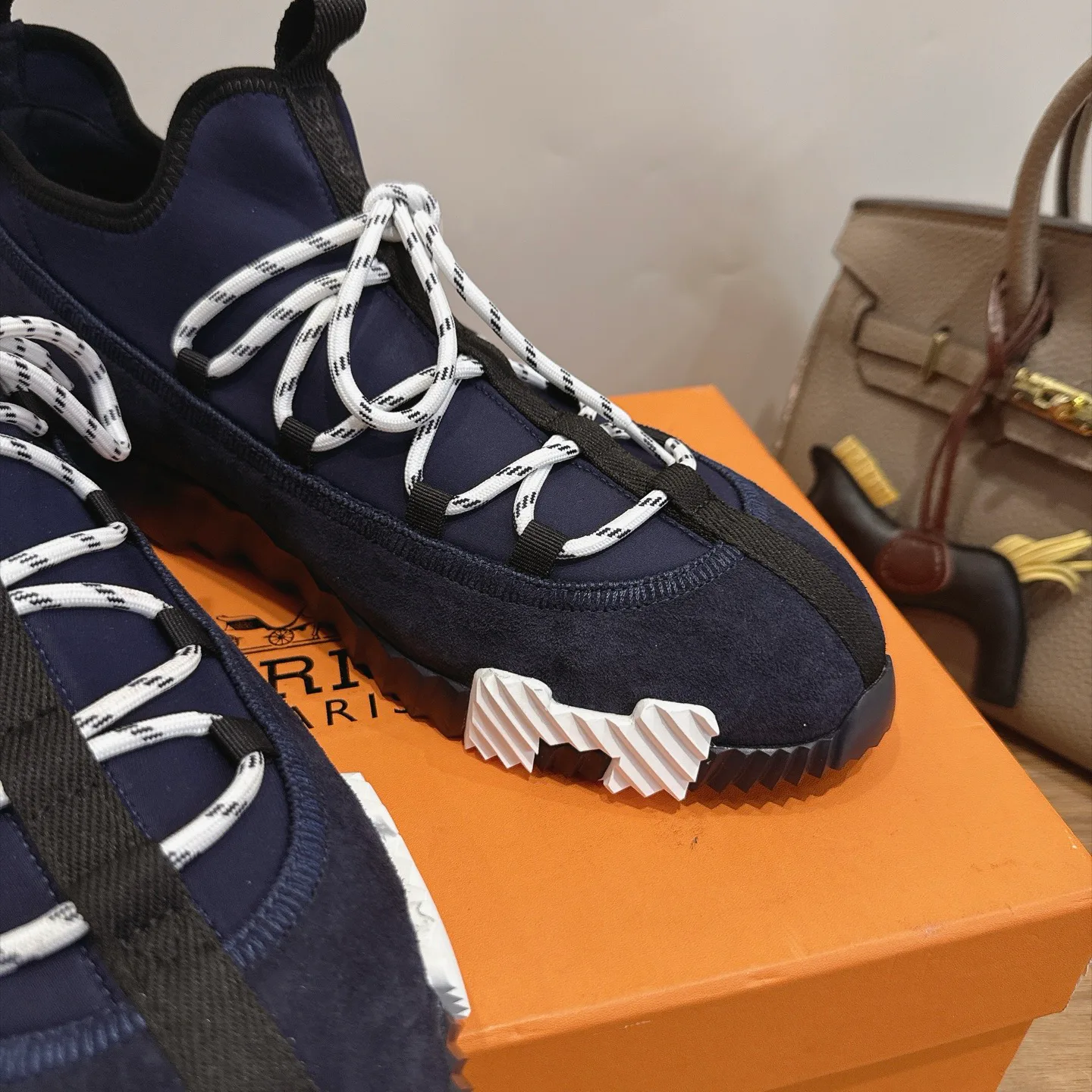 Кроссовки Женские Hermes 17946710