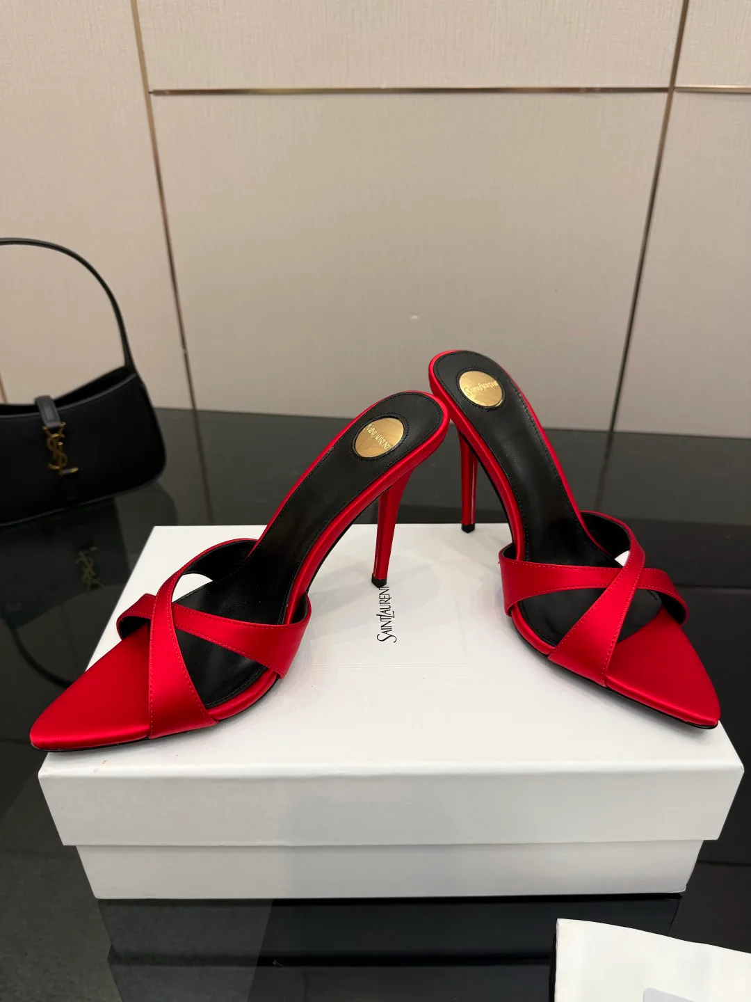 Босоножки Женские Saint Laurent 11409894