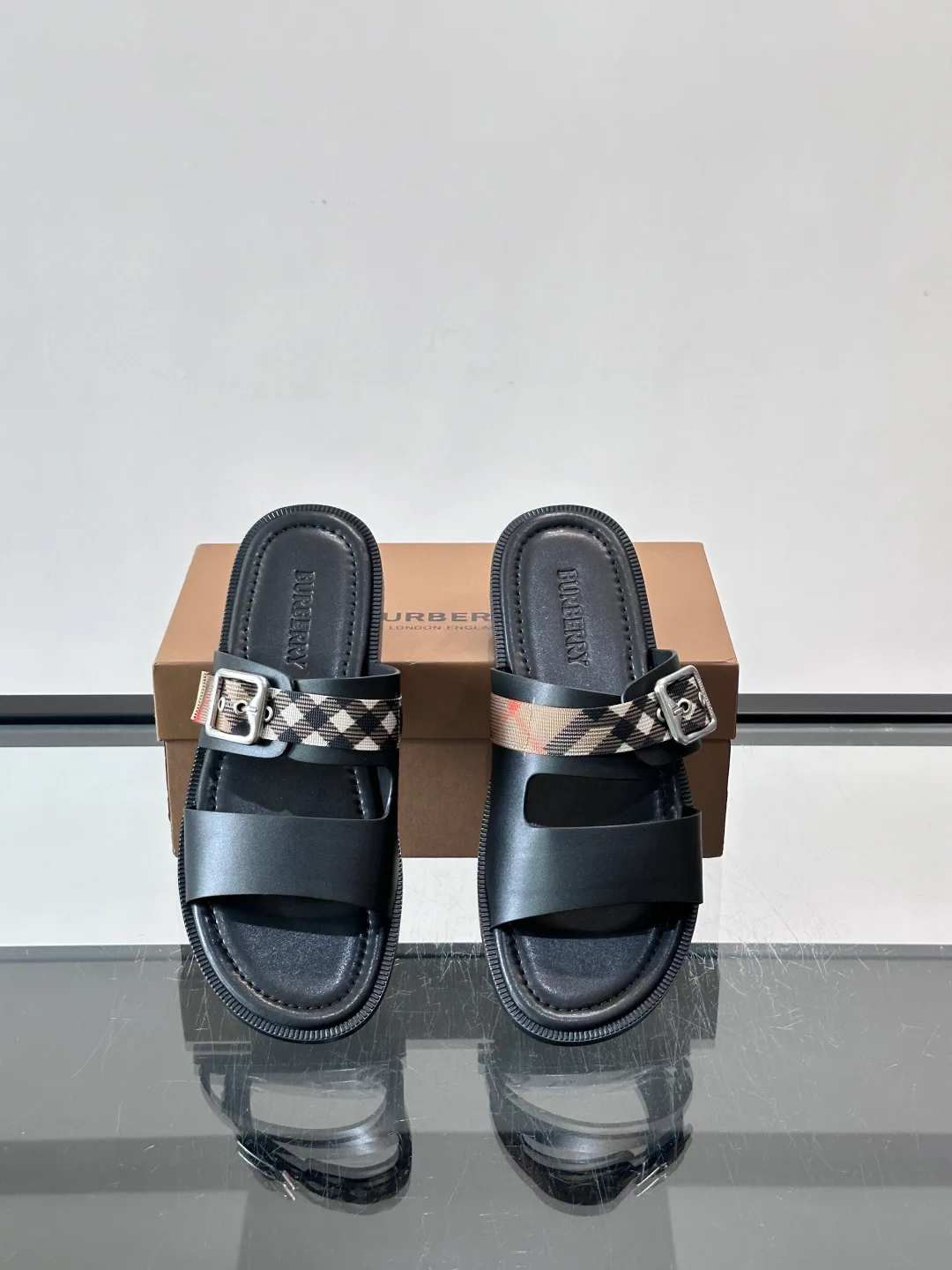 Сандалии Мужские Burberry 13452931