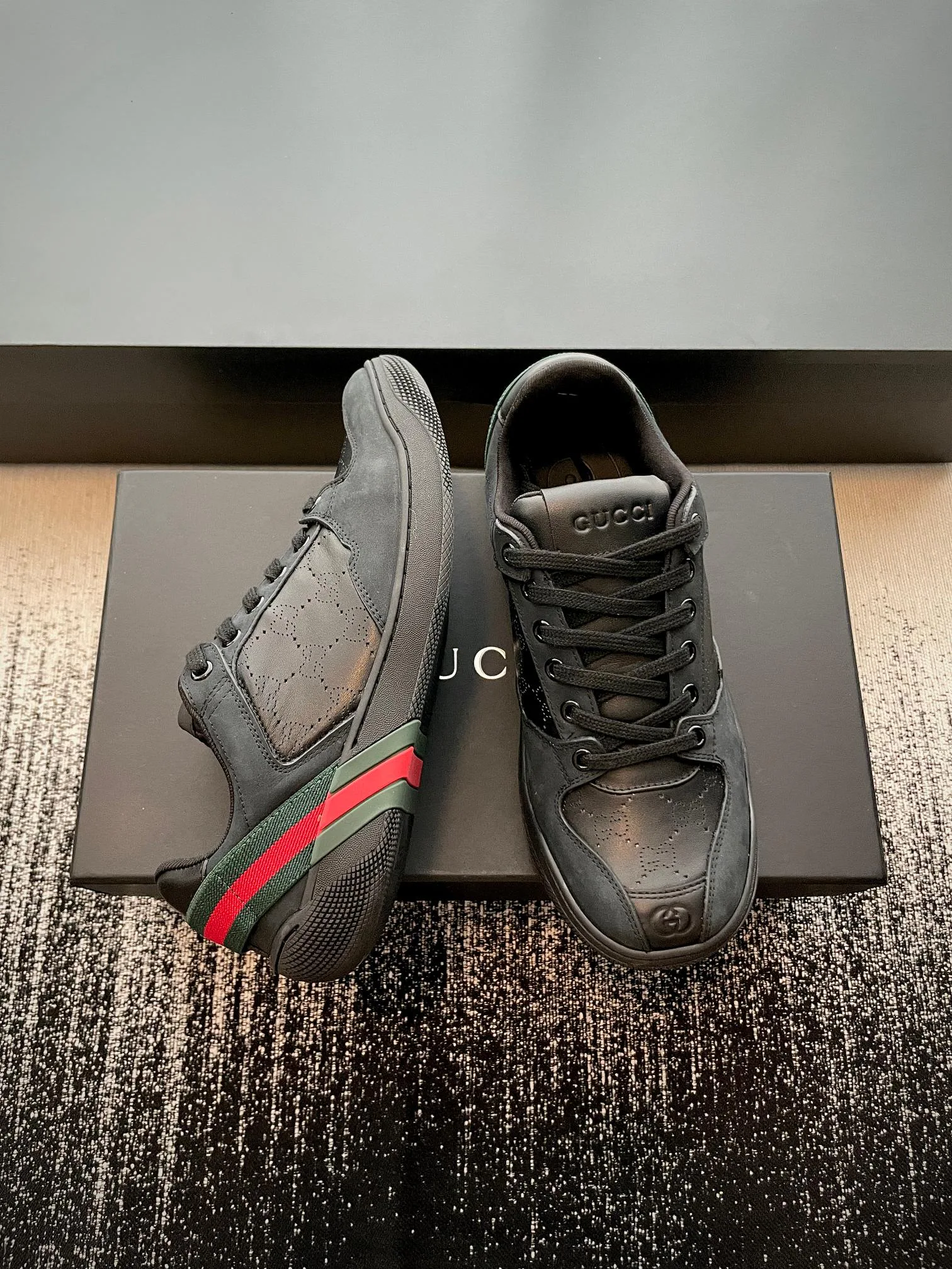 Кроссовки Женские Gucci 18447988