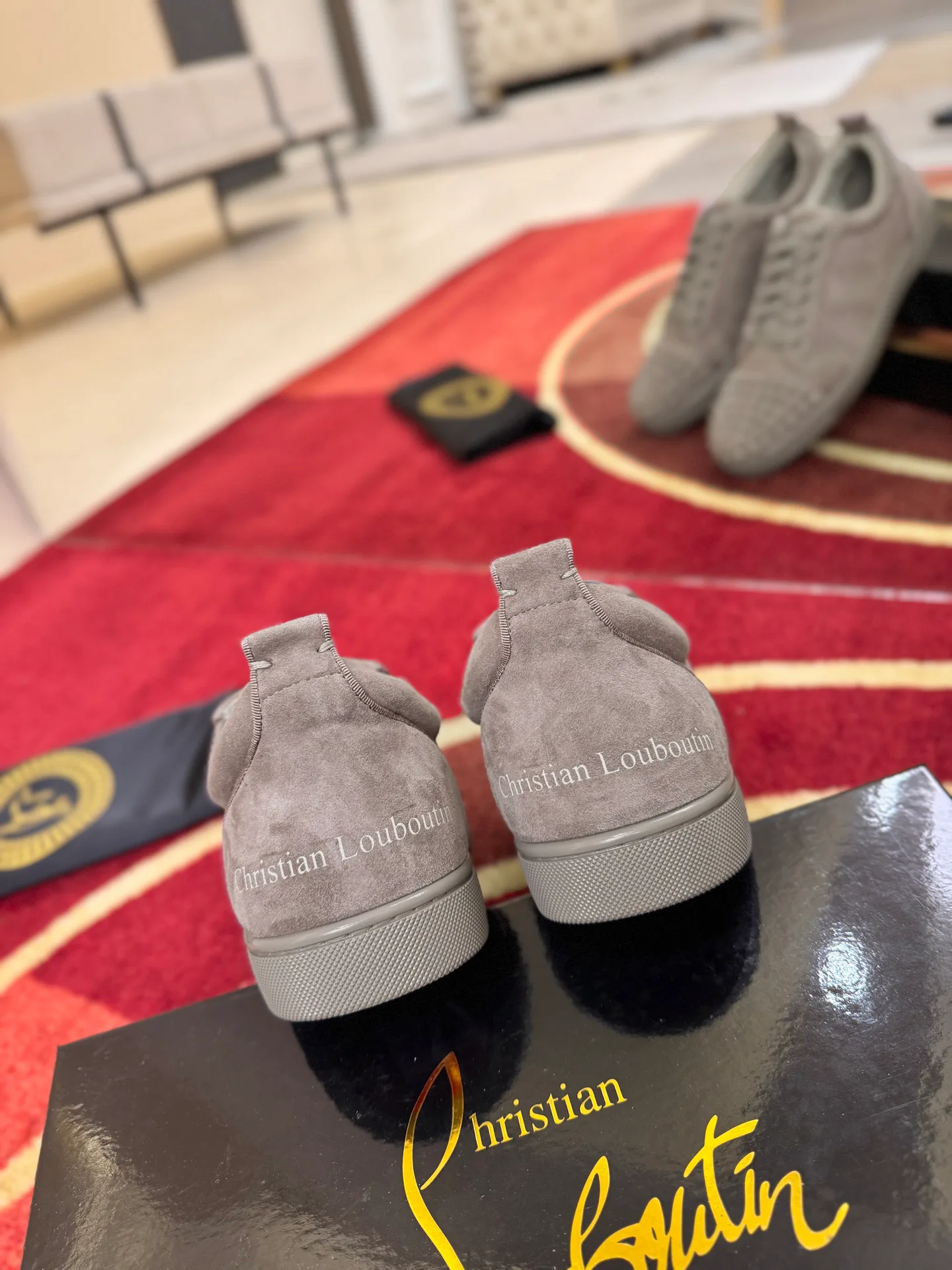 Кроссовки Женские Christian Louboutin 19636673