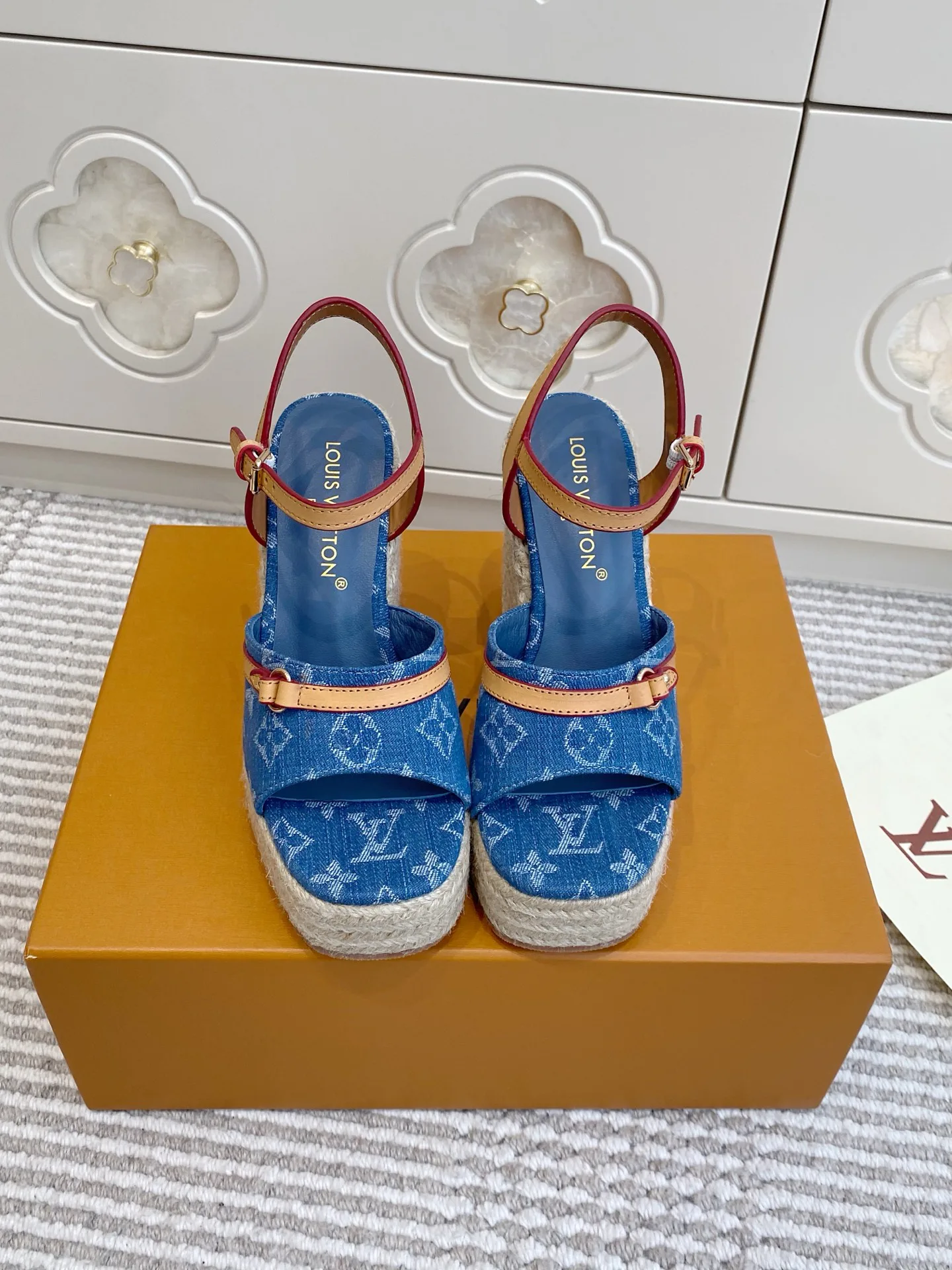 Босоножки Женские Louis Vuitton 12779854