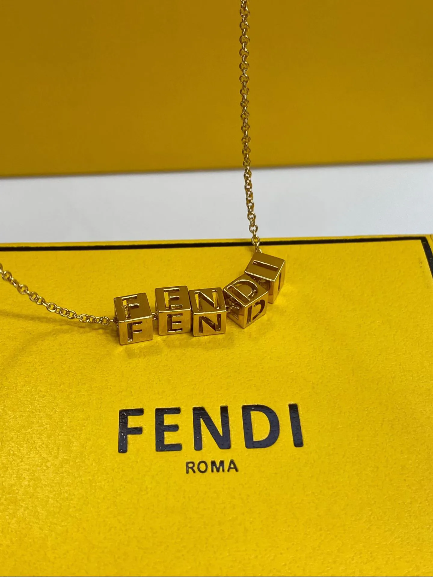 Бижутерия Fendi 18123180