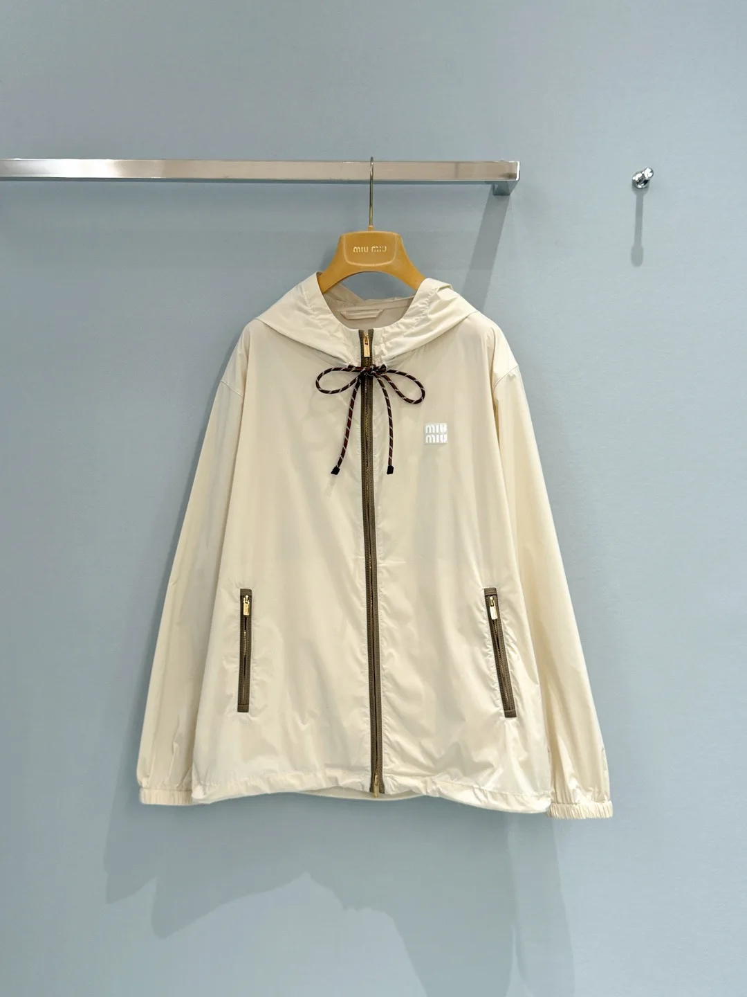 Куртки И Пуховики Женские Miu Miu 10844129