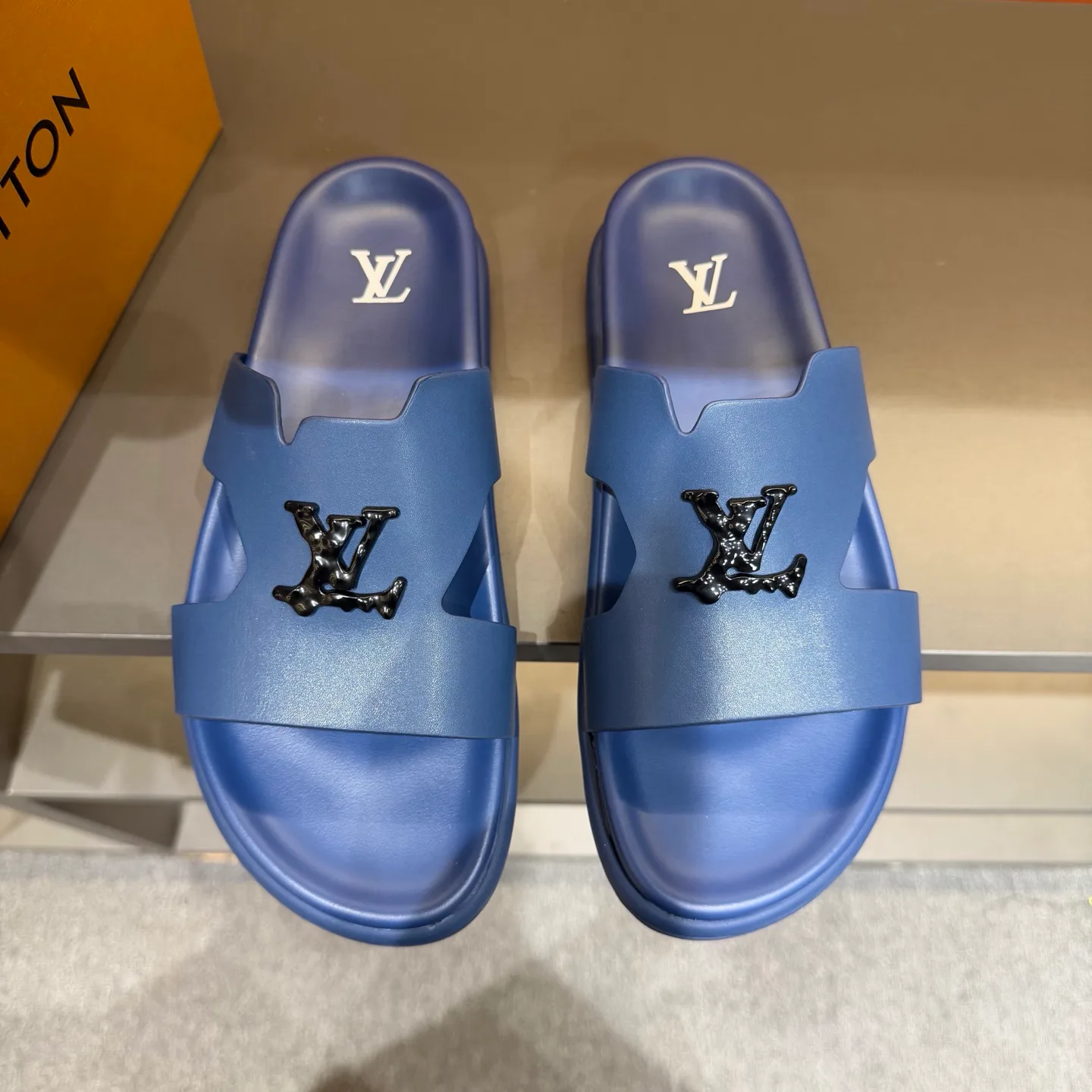 Сандалии Женские Louis Vuitton 9737090