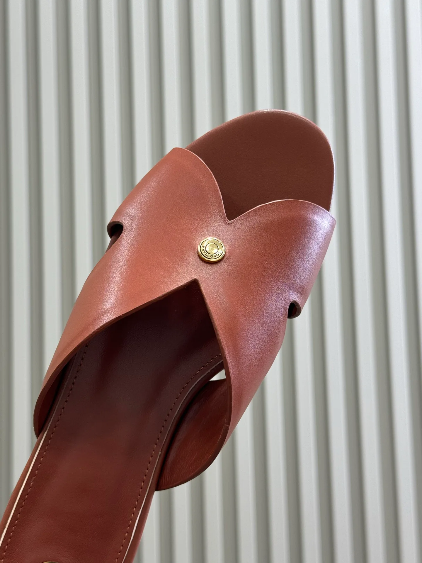 Шлепанцы Женские Loro Piana 33400