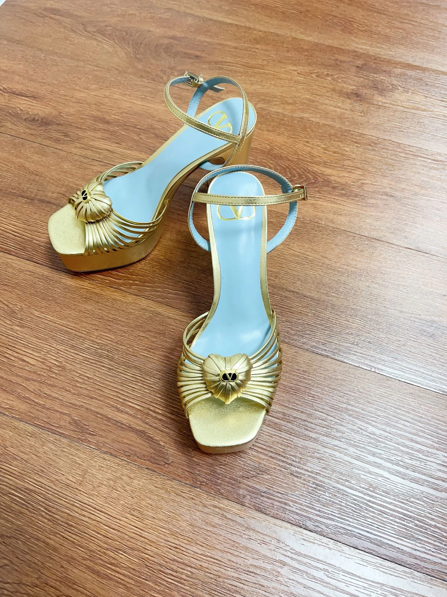 Босоножки Женские Valentino 10994249