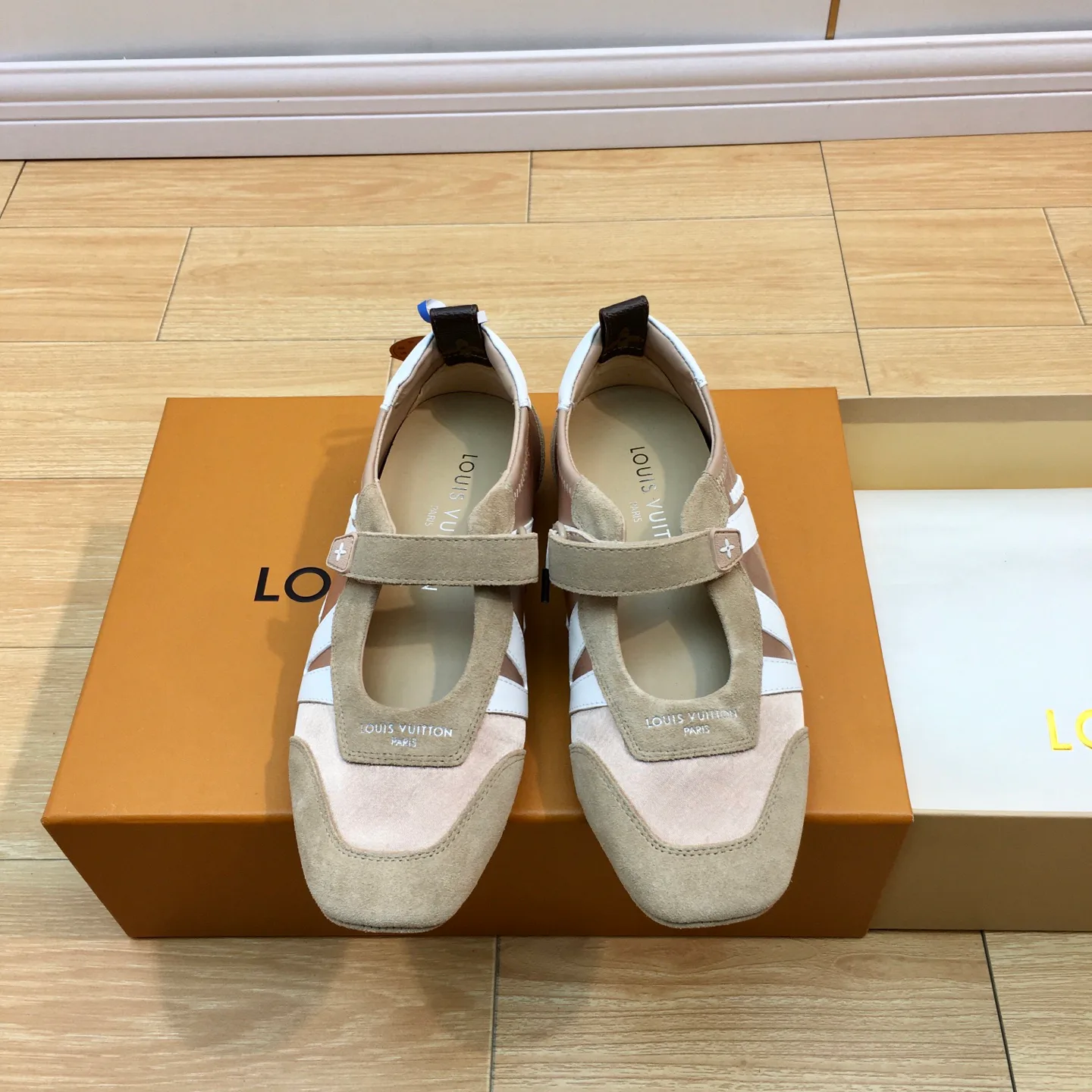 Туфли Женские Louis Vuitton 11410203