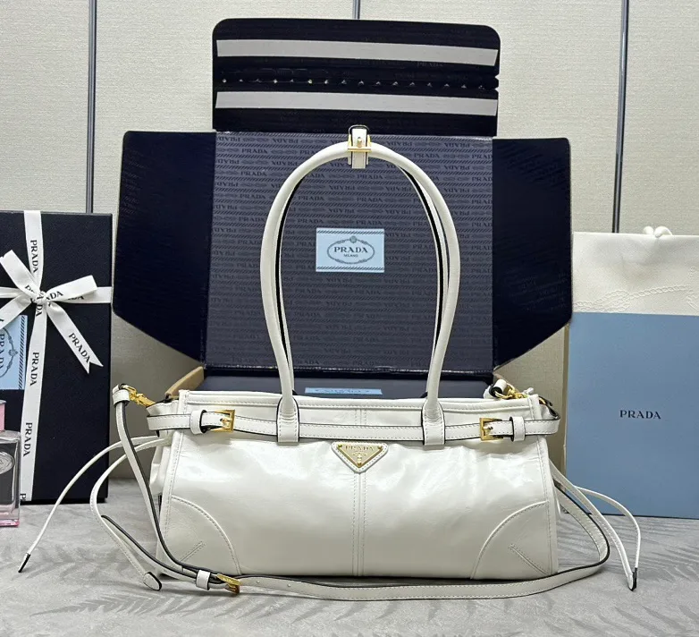 Классические Сумки Женские Prada 11462477