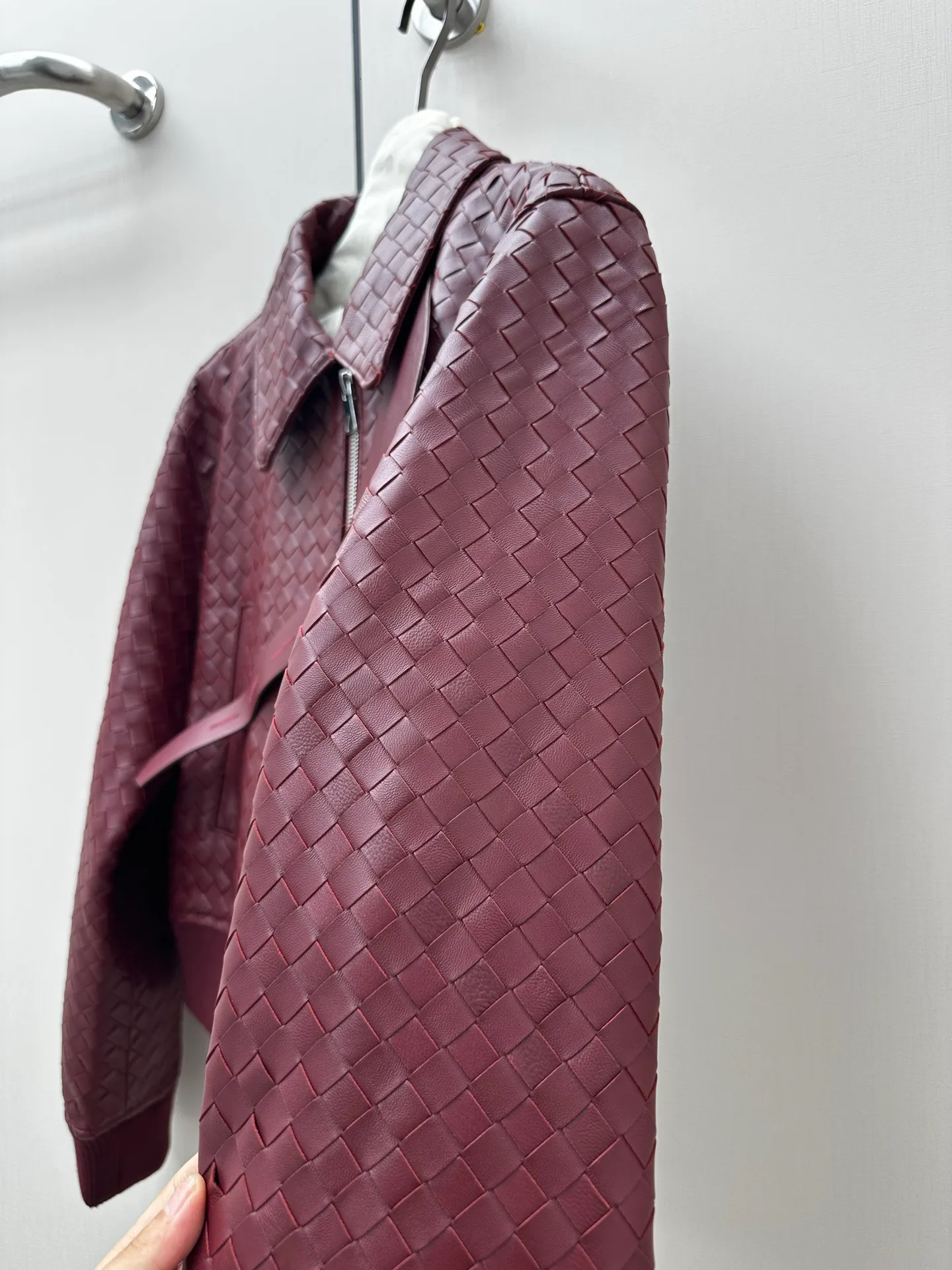 Кожаные Куртки И Дублёнки Женские Bottega Veneta 17547159
