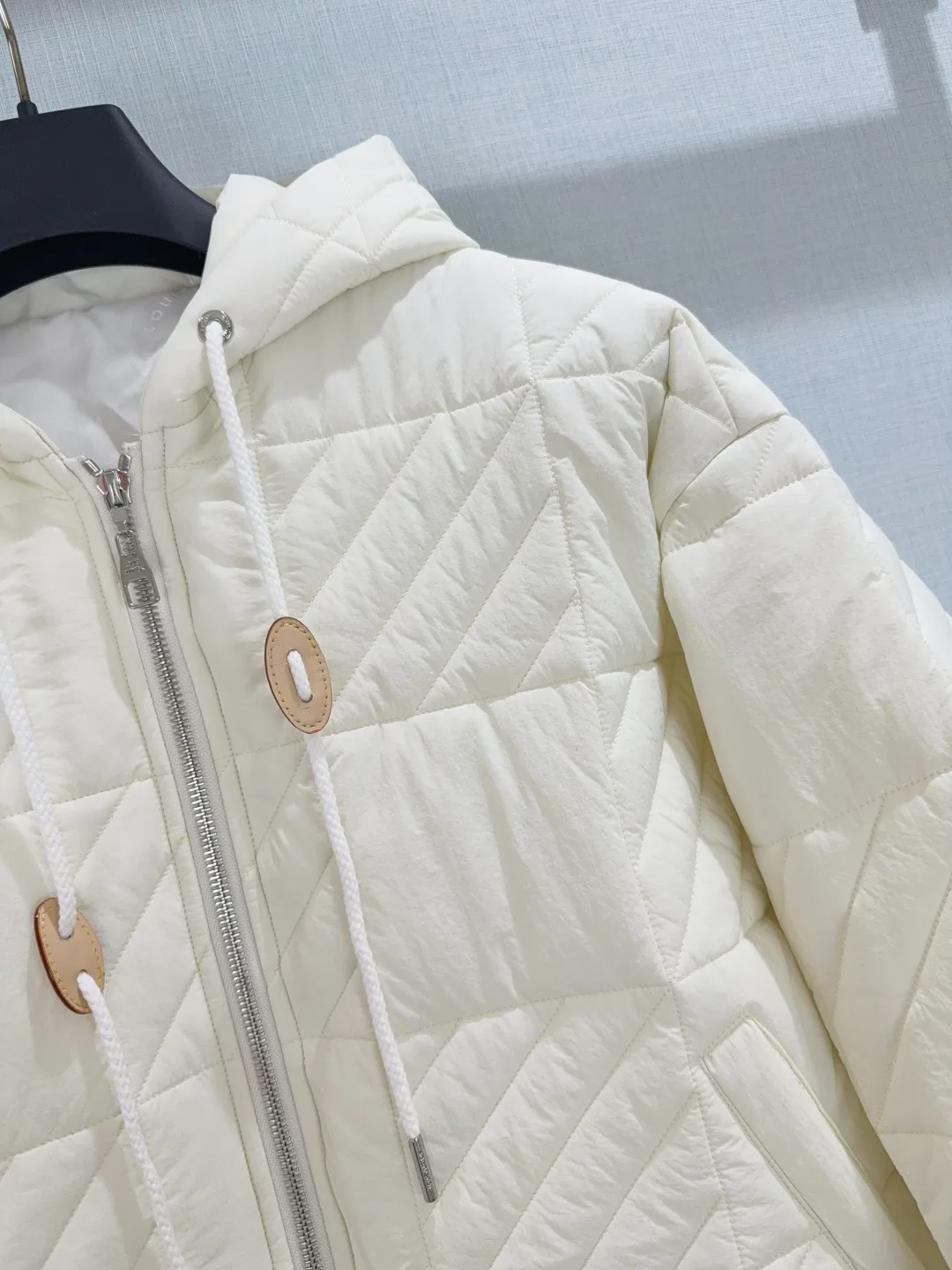 Куртки И Пуховики Женские Louis Vuitton 19456987
