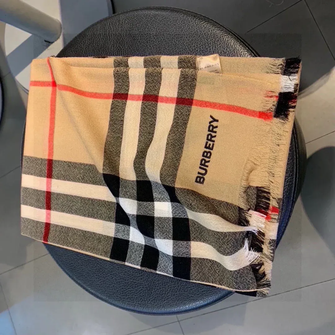 Шарфы Burberry 638100