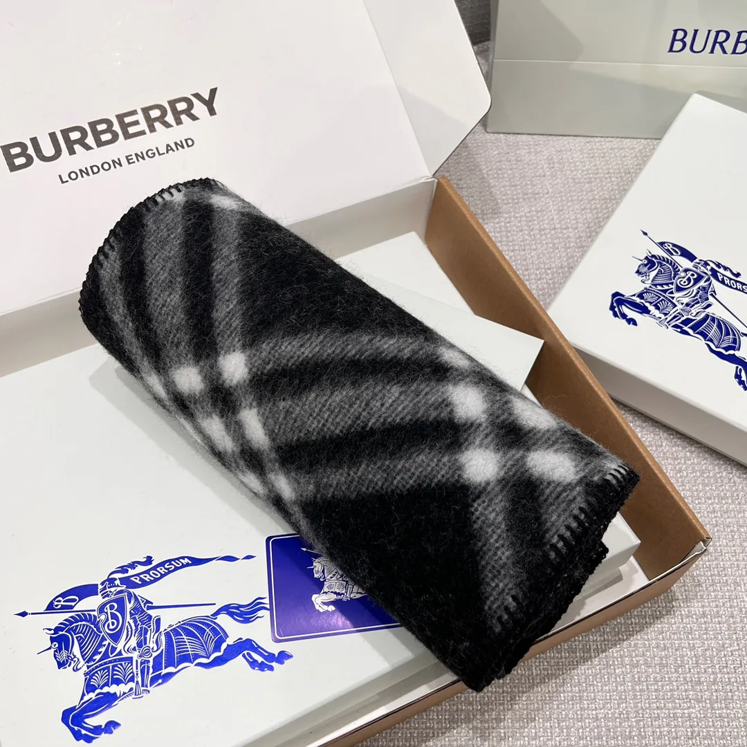 Шарфы Burberry 17945216