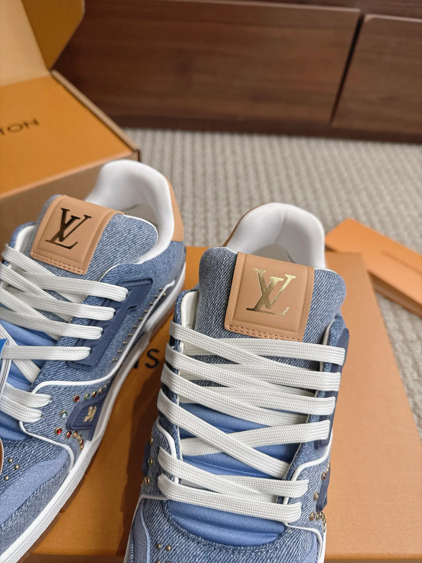 Кроссовки Женские Louis Vuitton 18039309