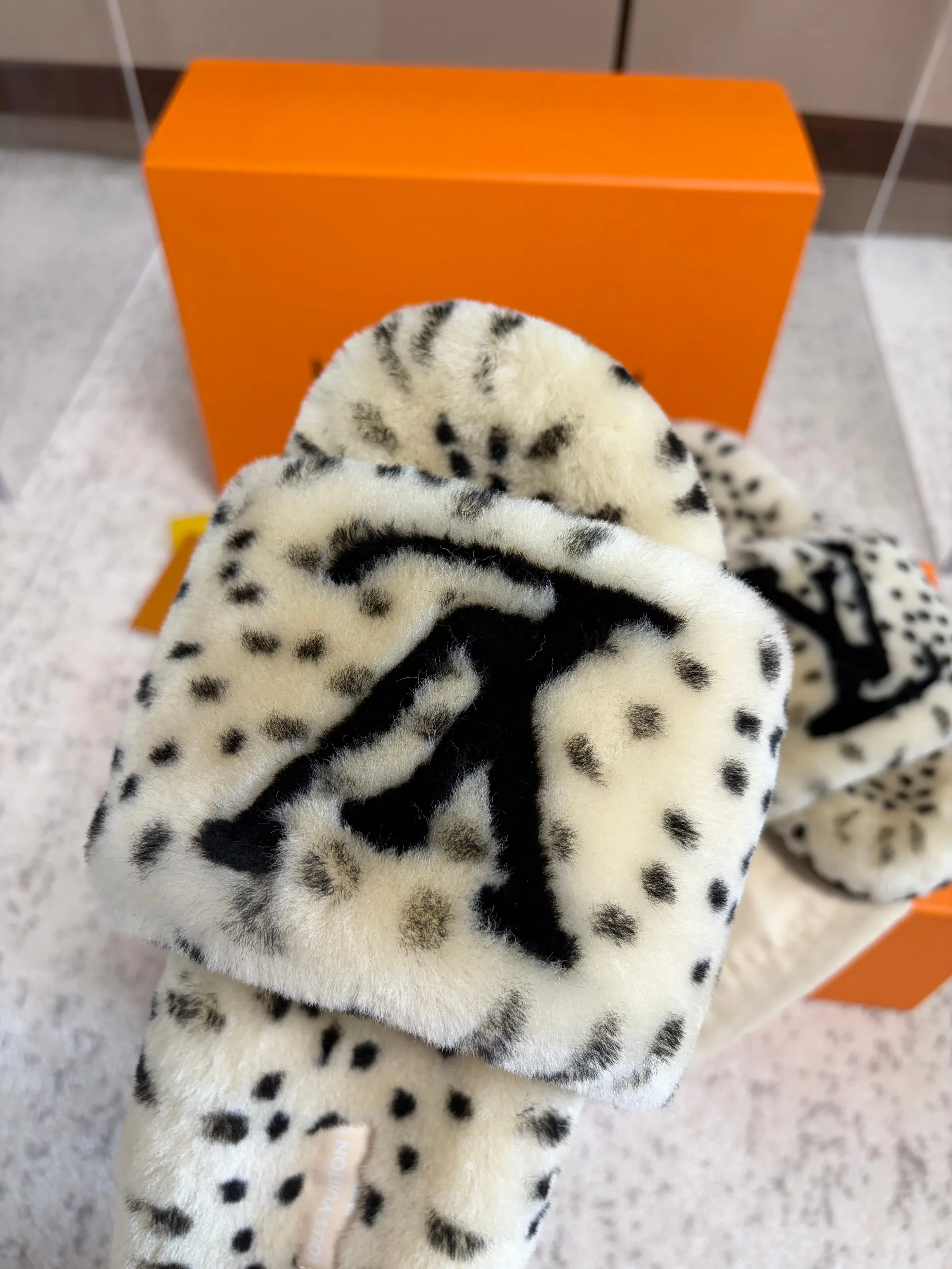 Тапочки Женские Louis Vuitton 18436103