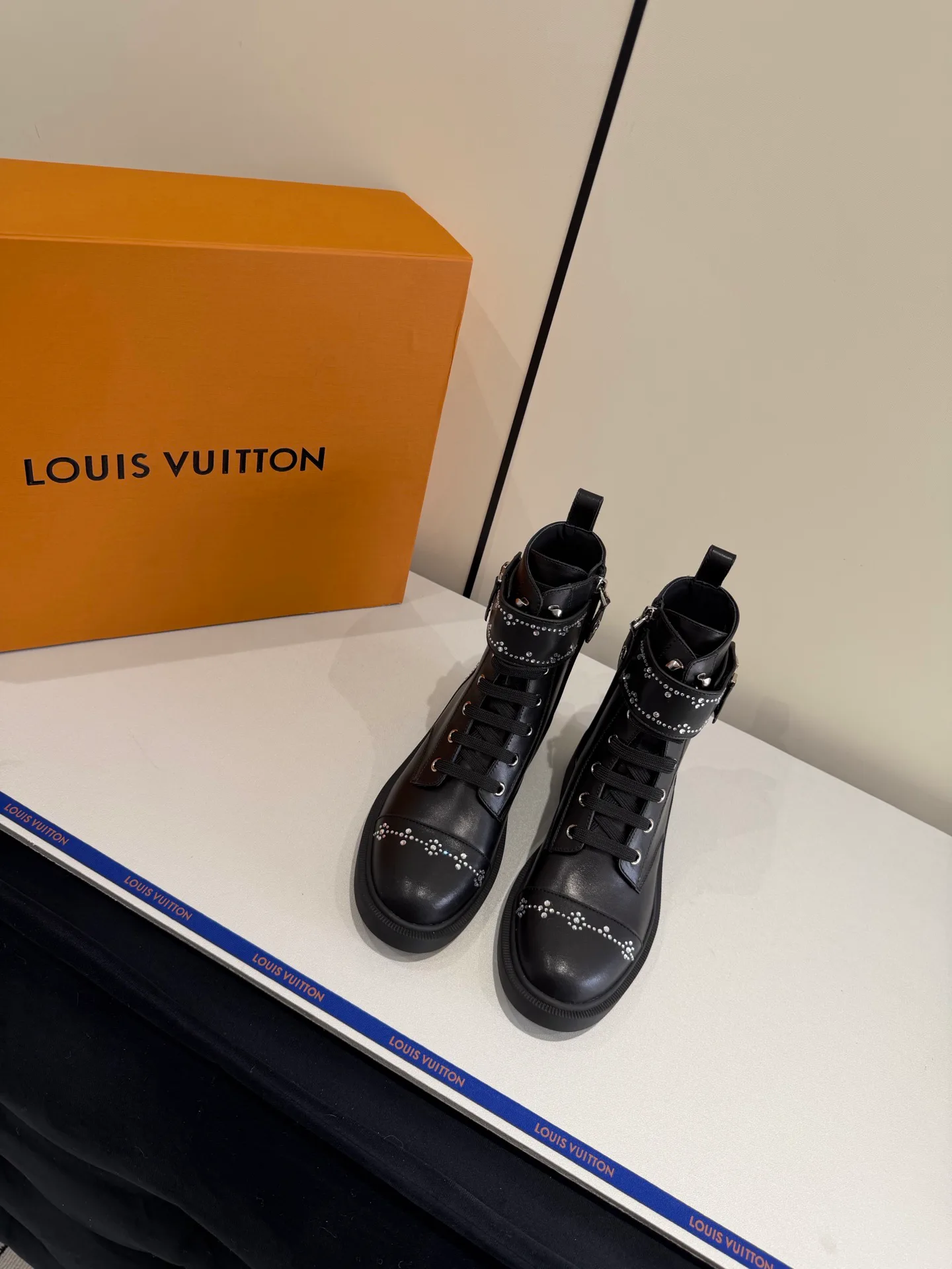 Ботинки Женские Louis Vuitton 19563695
