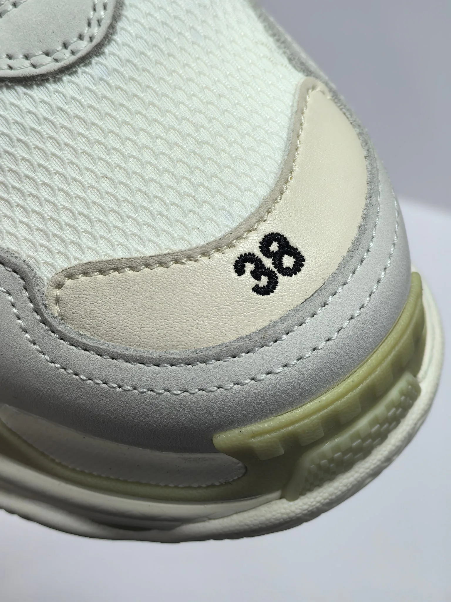 Кроссовки Женские Balenciaga 32900