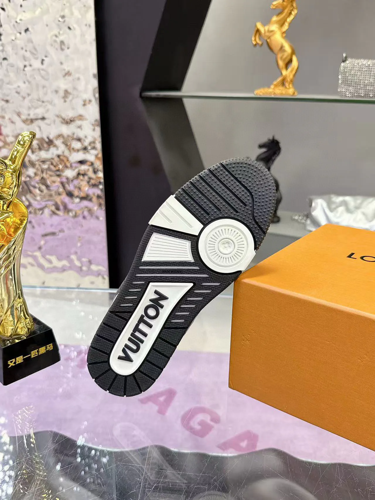 Кроссовки Женские Louis Vuitton 11707413