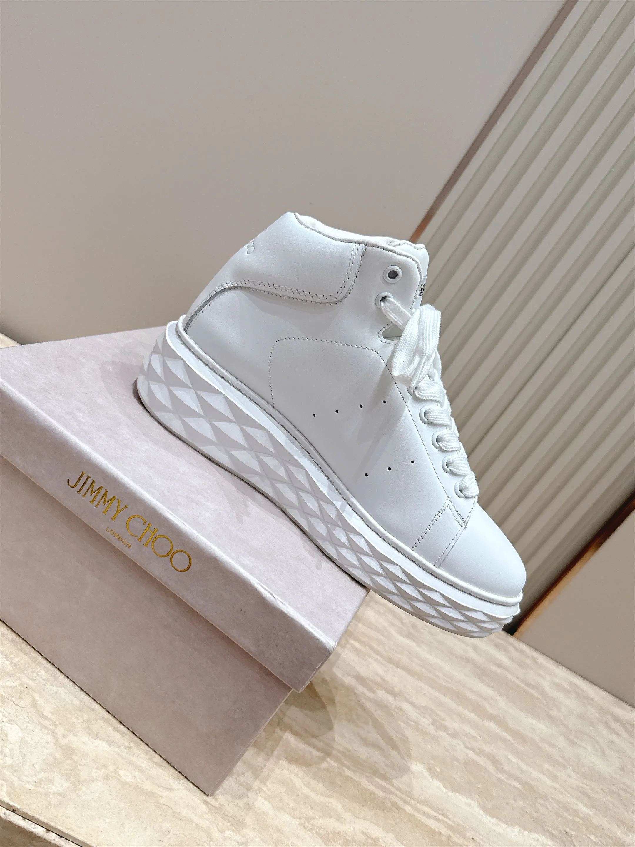 Кроссовки Женские Jimmy Choo 18436557