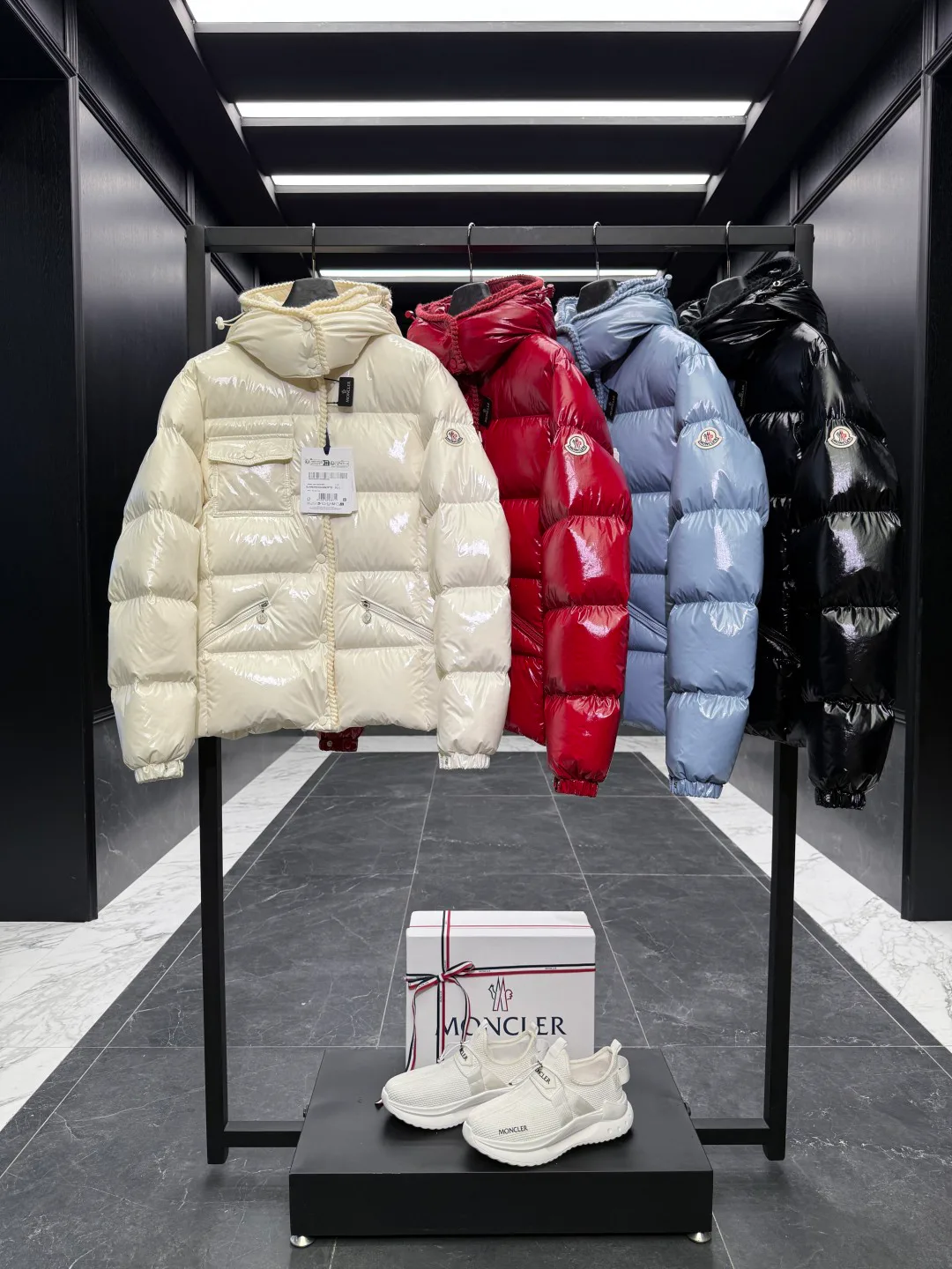 Куртки И Пуховики Женские Moncler 18689140
