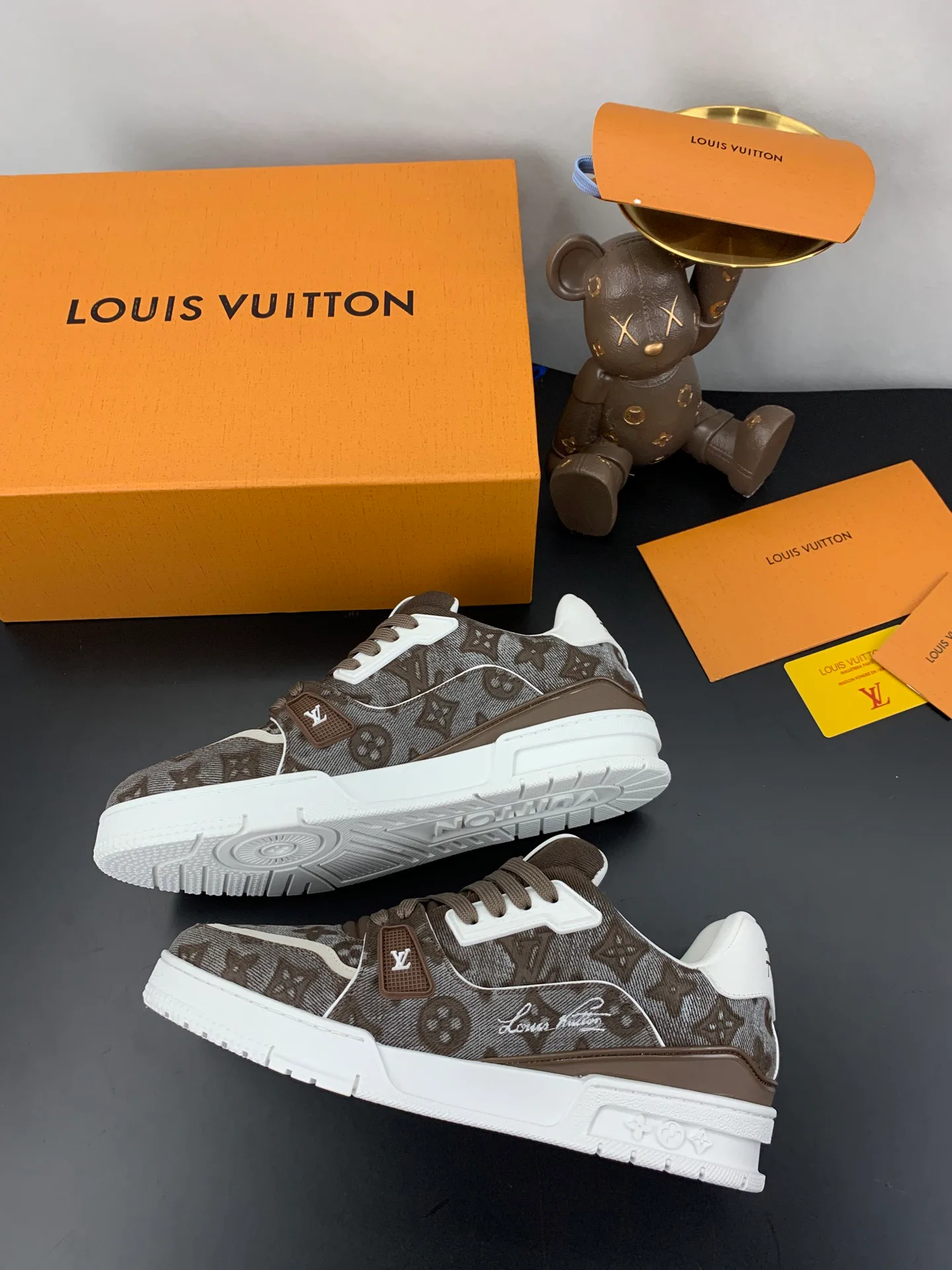 Кроссовки Женские Louis Vuitton 17545278