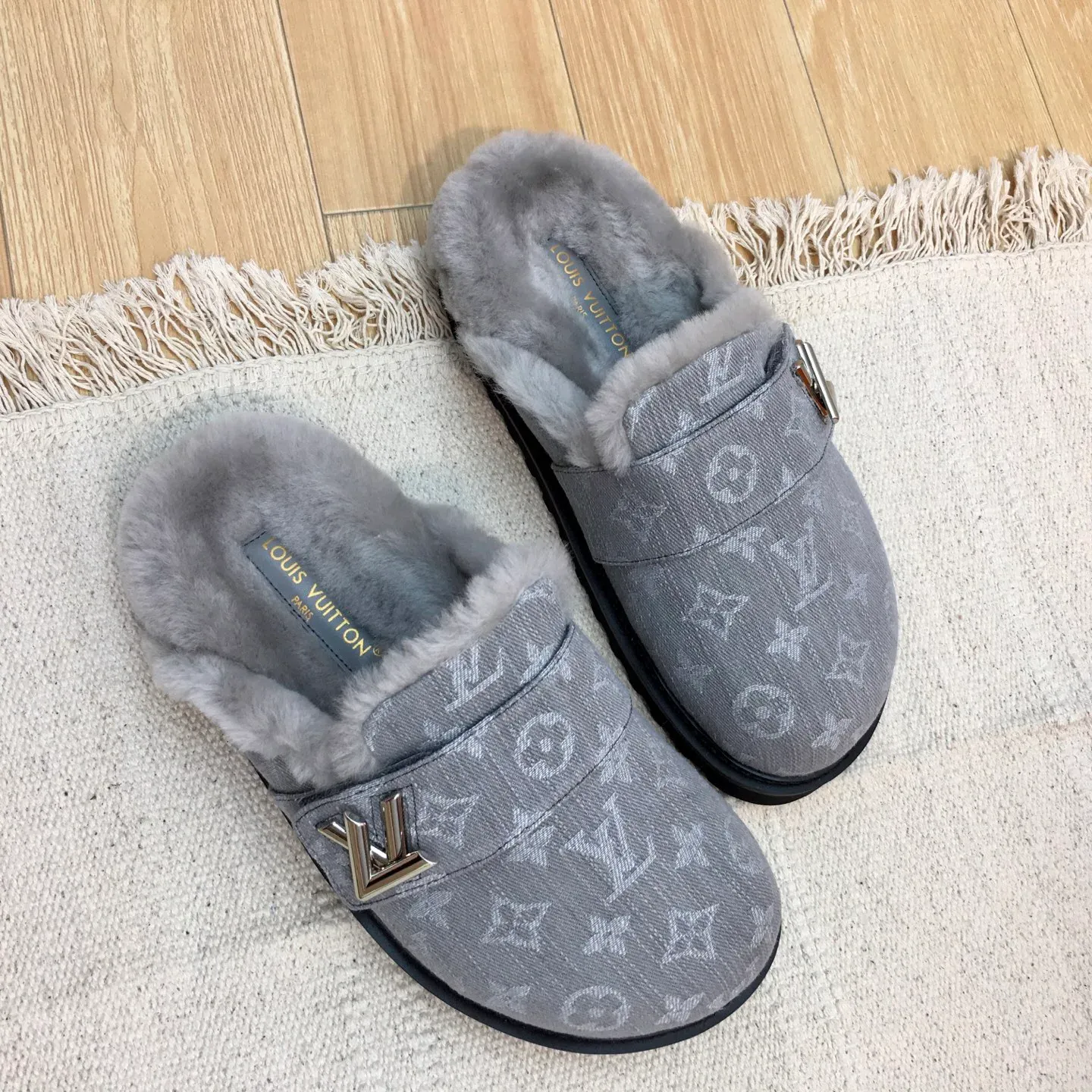 Тапочки Женские Louis Vuitton 3443667