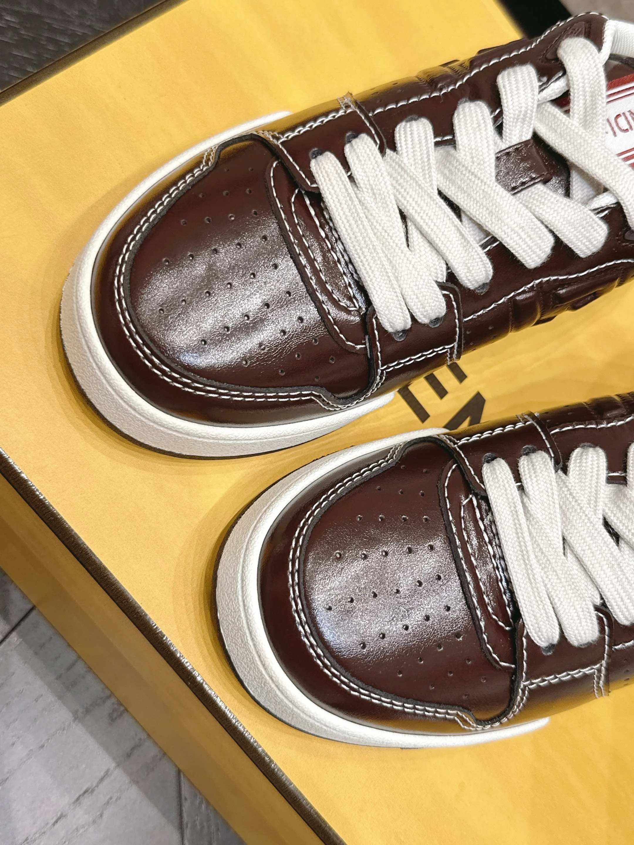 Кроссовки Женские Fendi 17682043