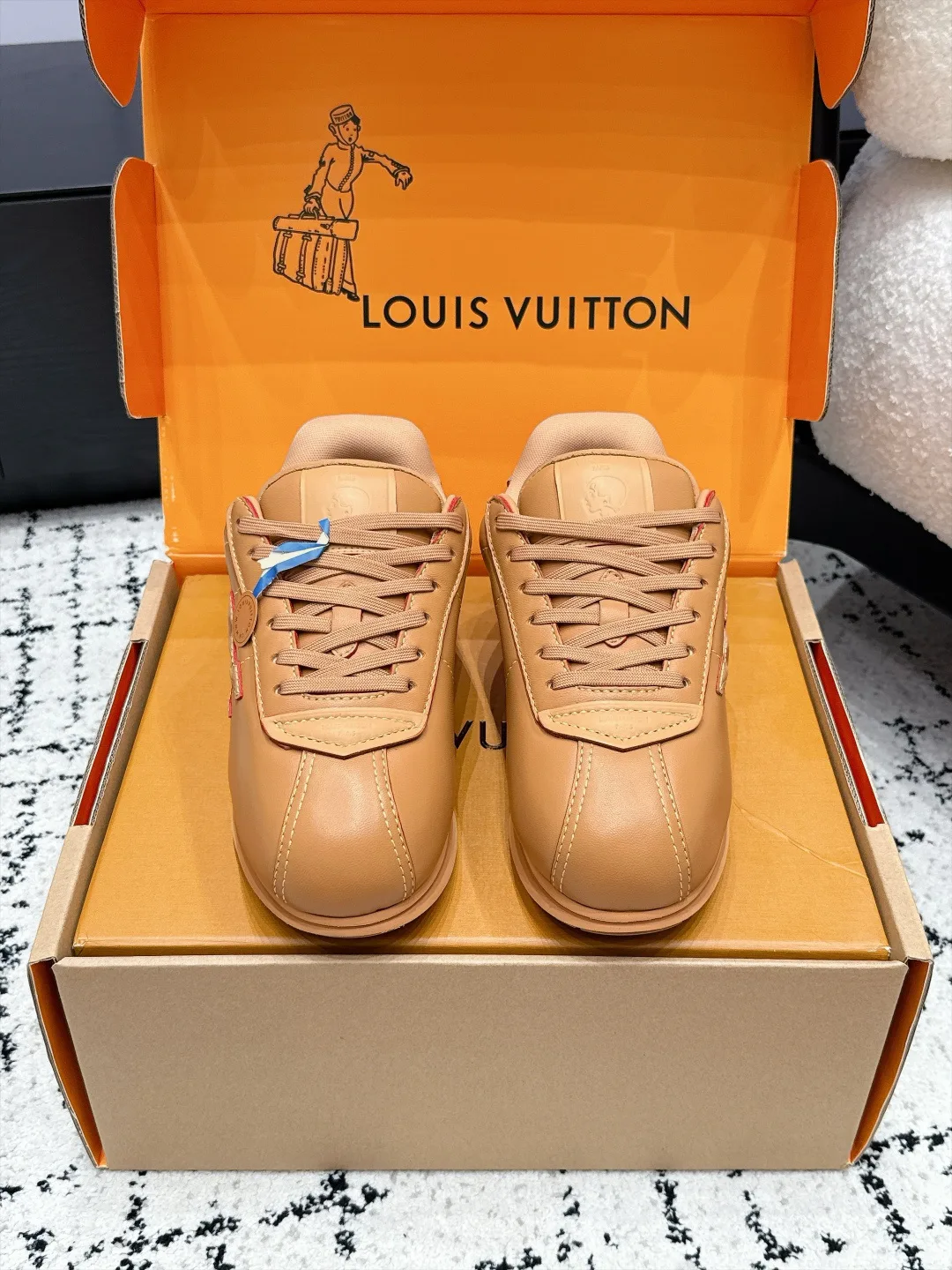 Кроссовки Женские Louis Vuitton 18406489