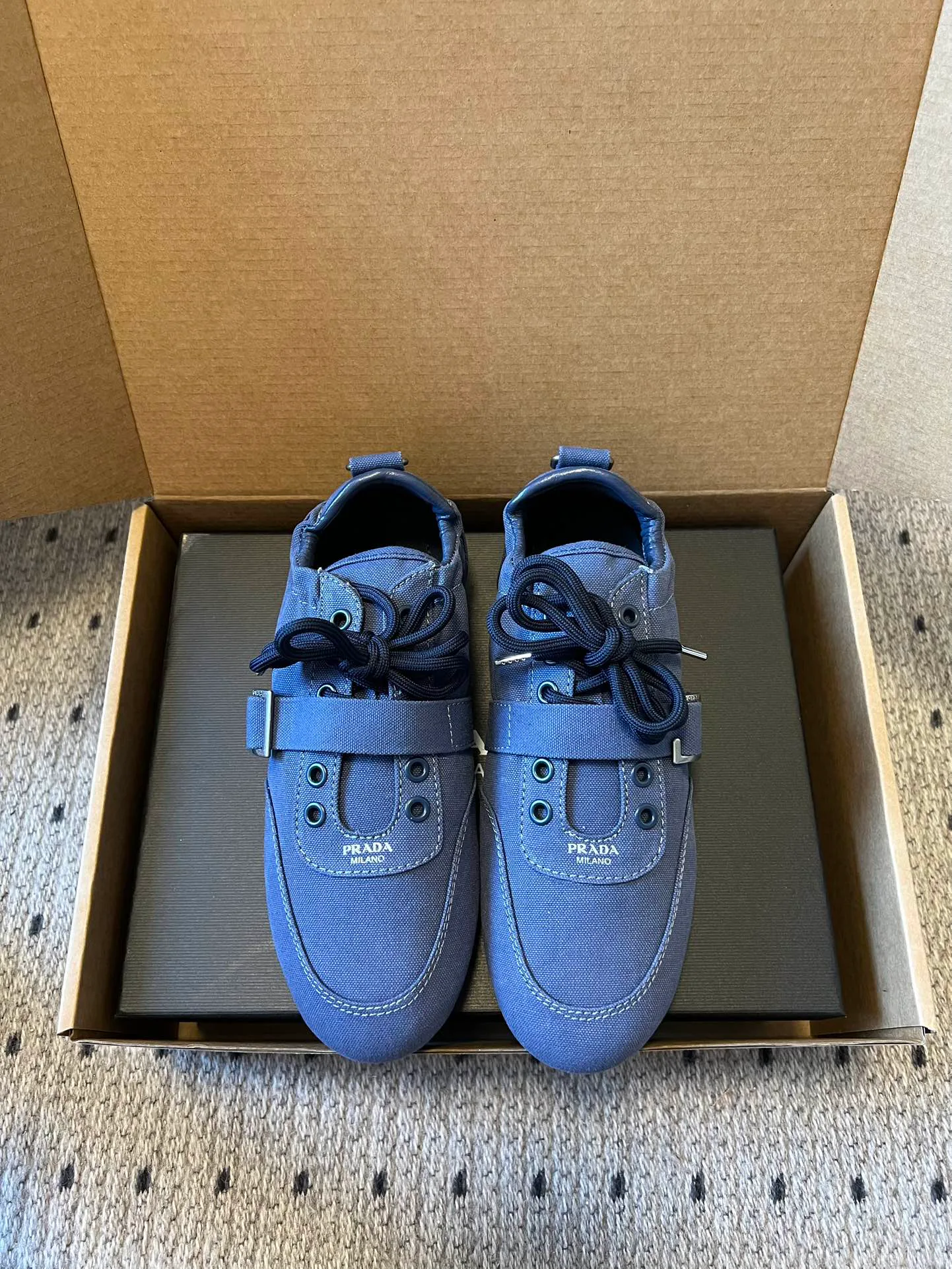 Кроссовки Женские Prada 602535