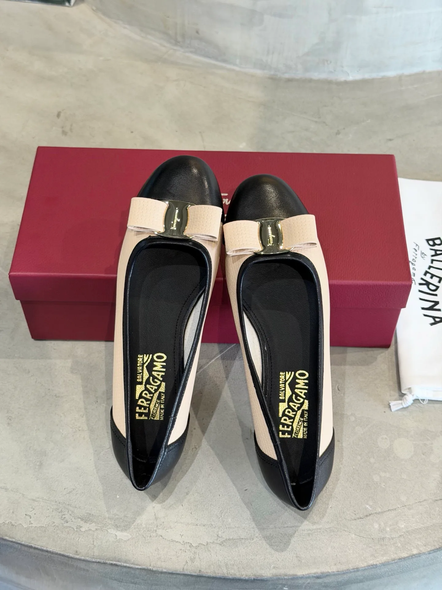 Балетки Женские Salvatore Ferragamo 11703586