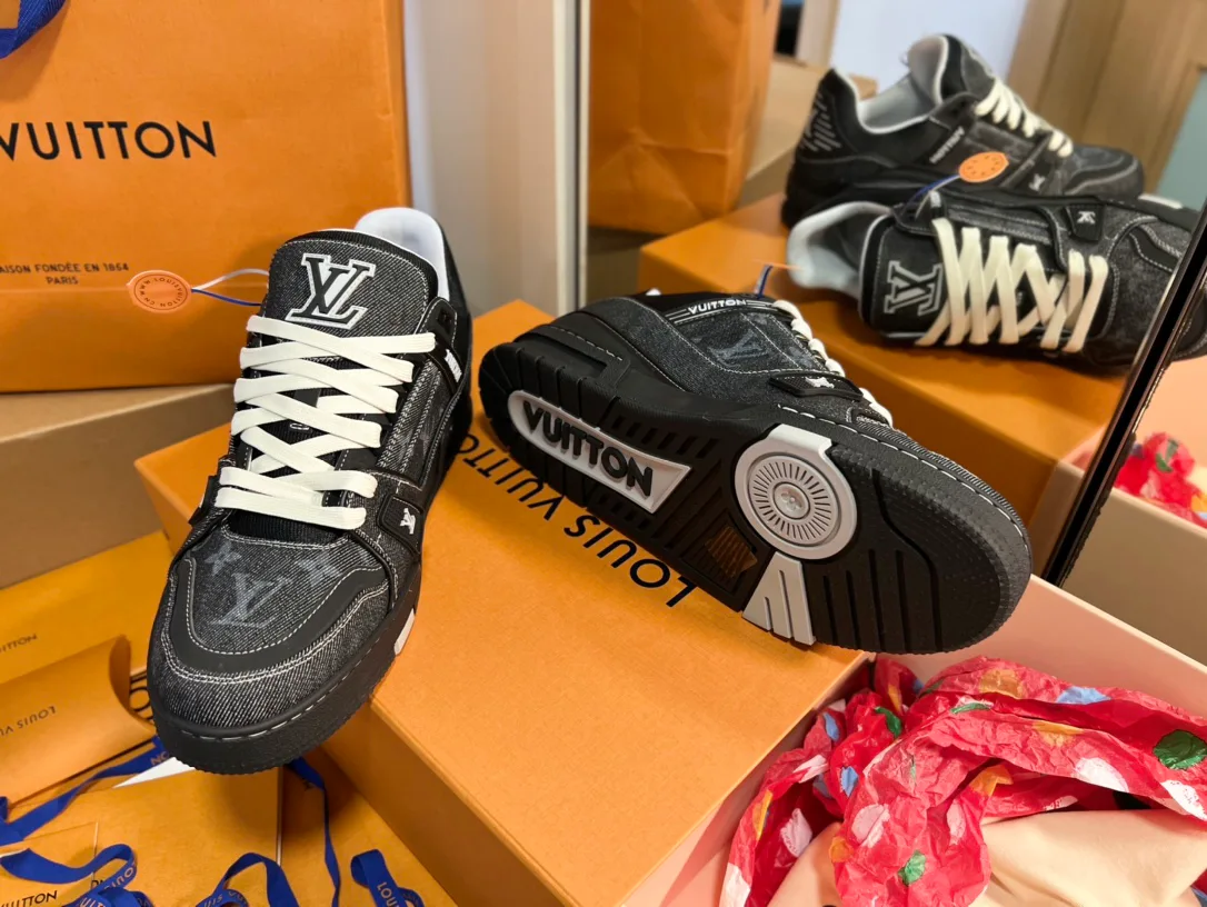 Кроссовки Женские Louis Vuitton 1880931