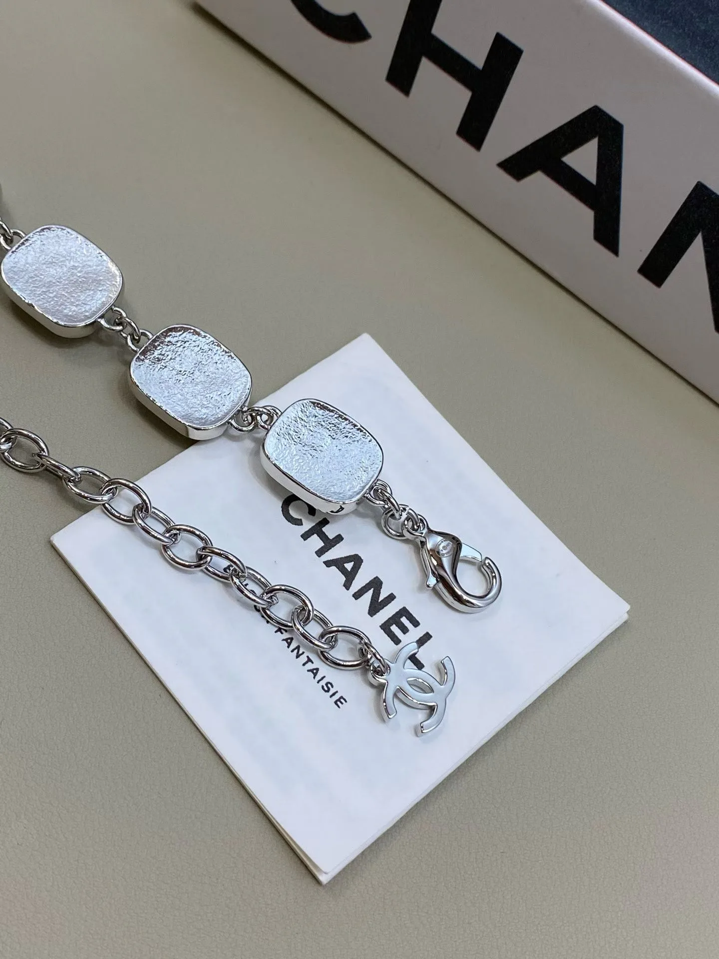 Бижутерия Chanel 18122368