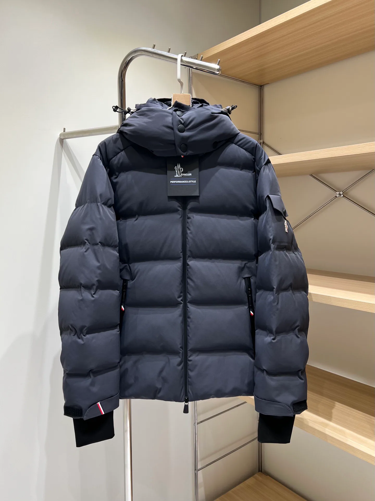 Куртки И Пуховики Женские Moncler 18723667
