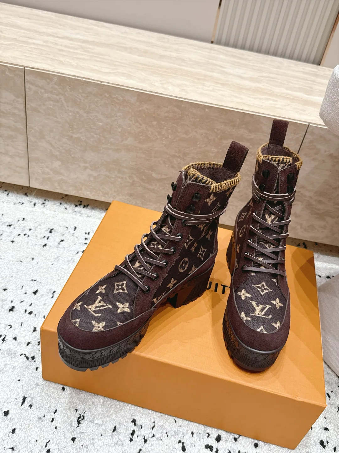 Ботинки Женские Louis Vuitton 18498036