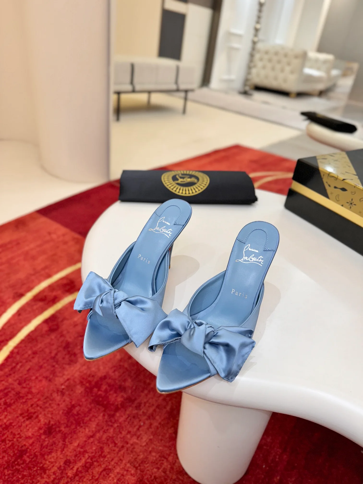 Босоножки Женские Christian Louboutin 14280253