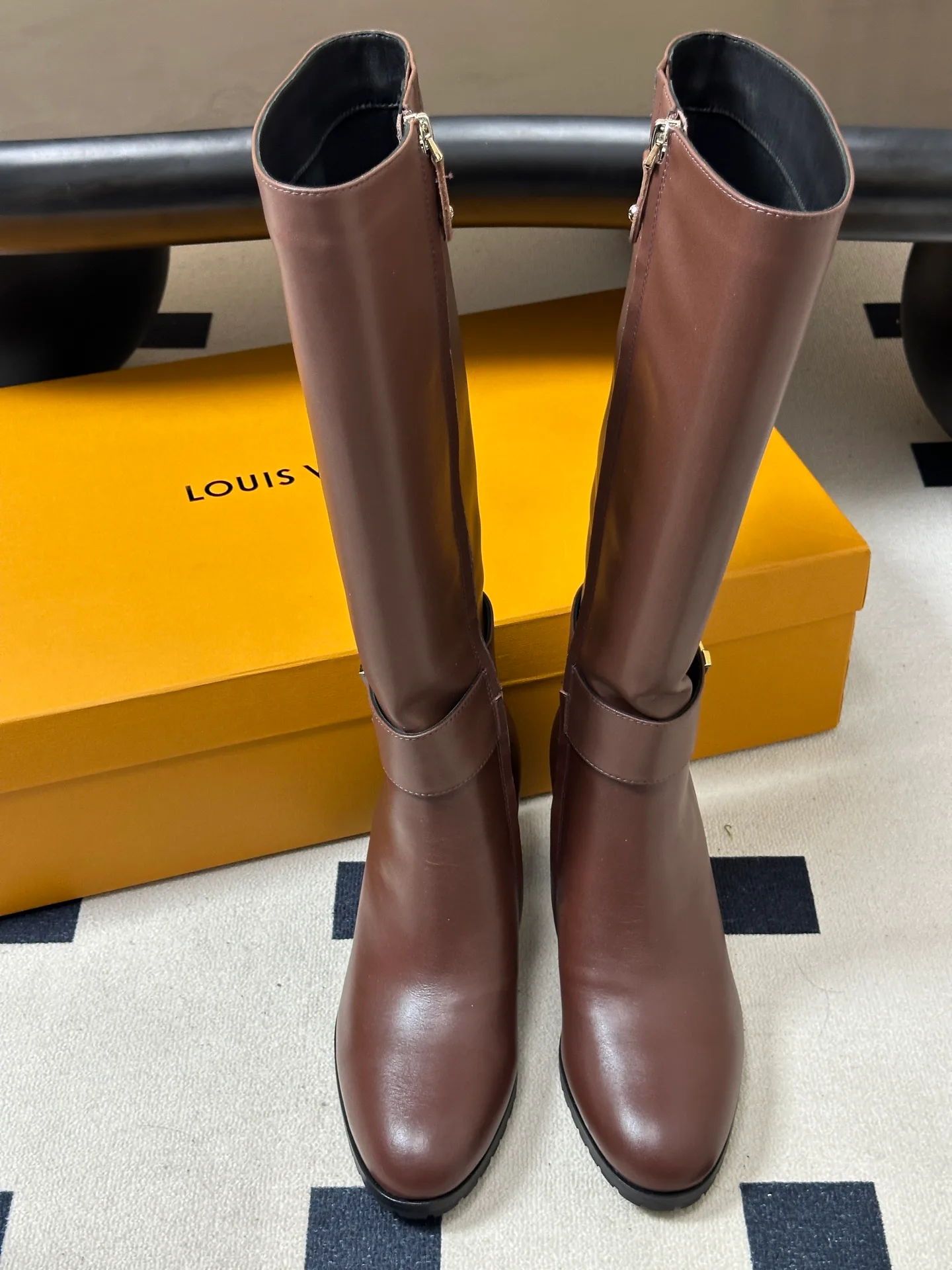 Сапоги Женские Louis Vuitton 18388112